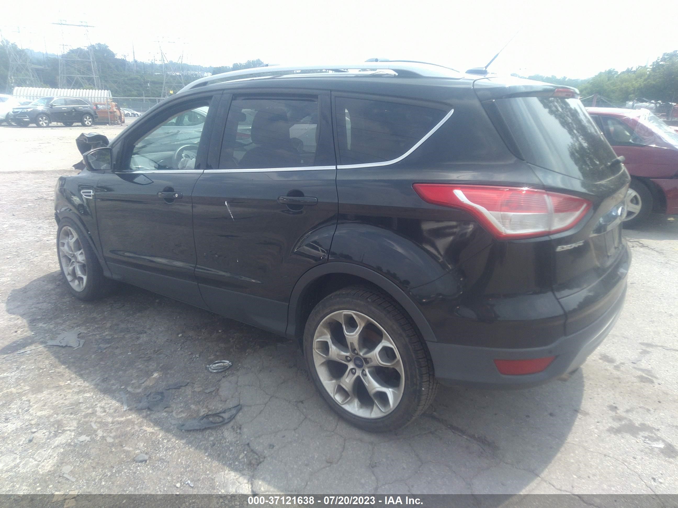 Photo 2 VIN: 1FMCU9J98FUB15817 - FORD ESCAPE 