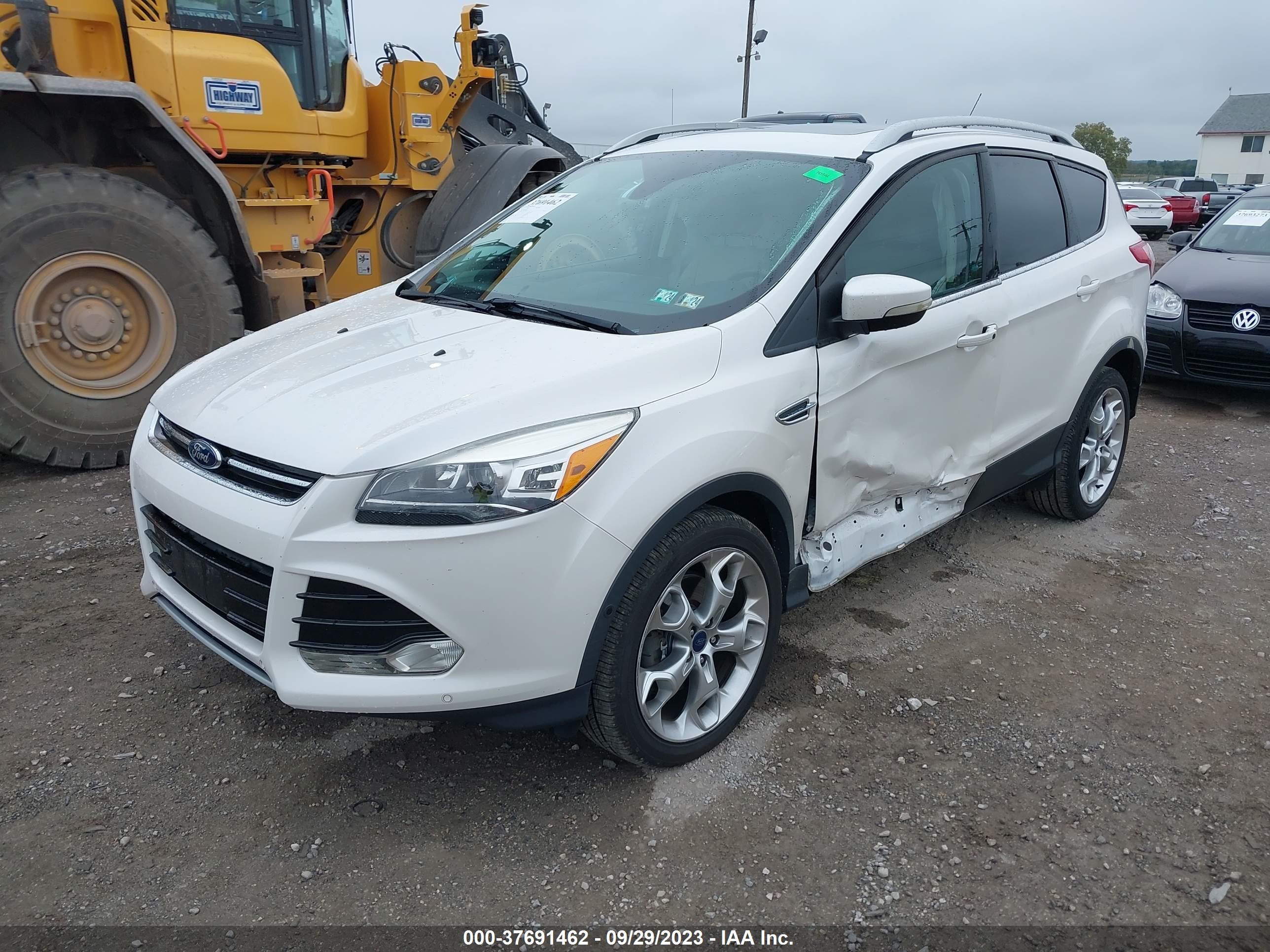 Photo 1 VIN: 1FMCU9J98FUB86919 - FORD ESCAPE 