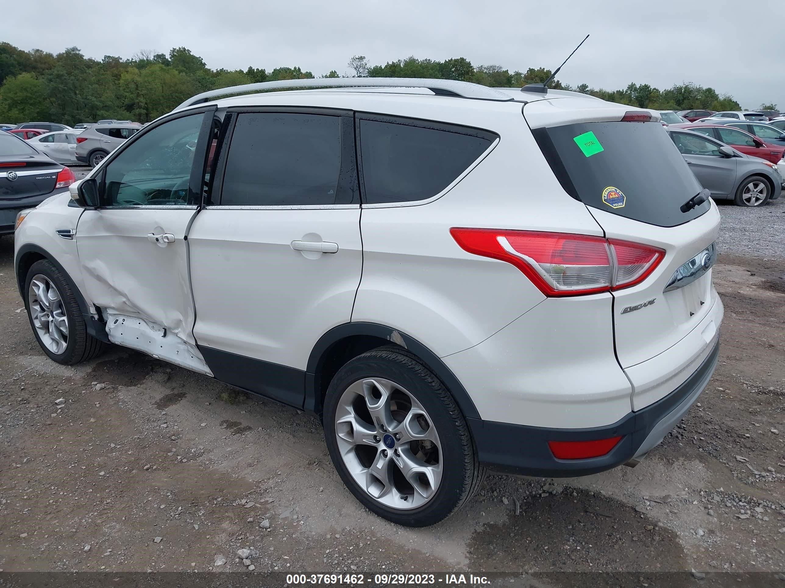 Photo 2 VIN: 1FMCU9J98FUB86919 - FORD ESCAPE 