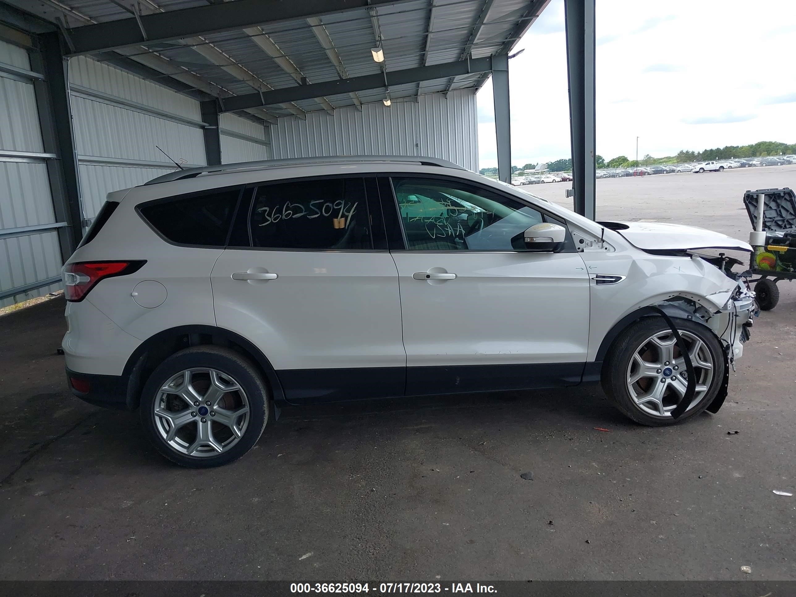 Photo 12 VIN: 1FMCU9J98HUE96152 - FORD ESCAPE 