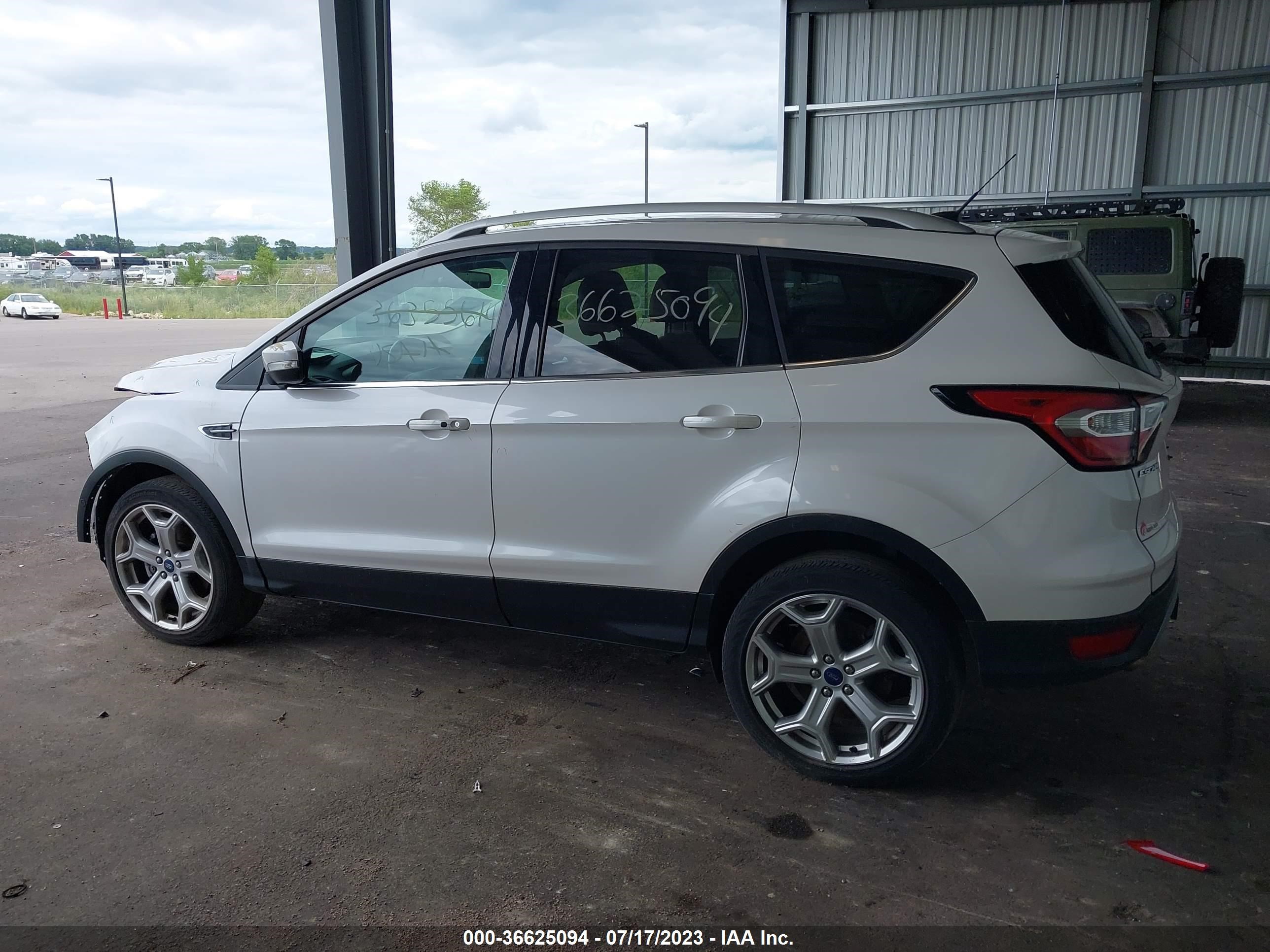 Photo 13 VIN: 1FMCU9J98HUE96152 - FORD ESCAPE 