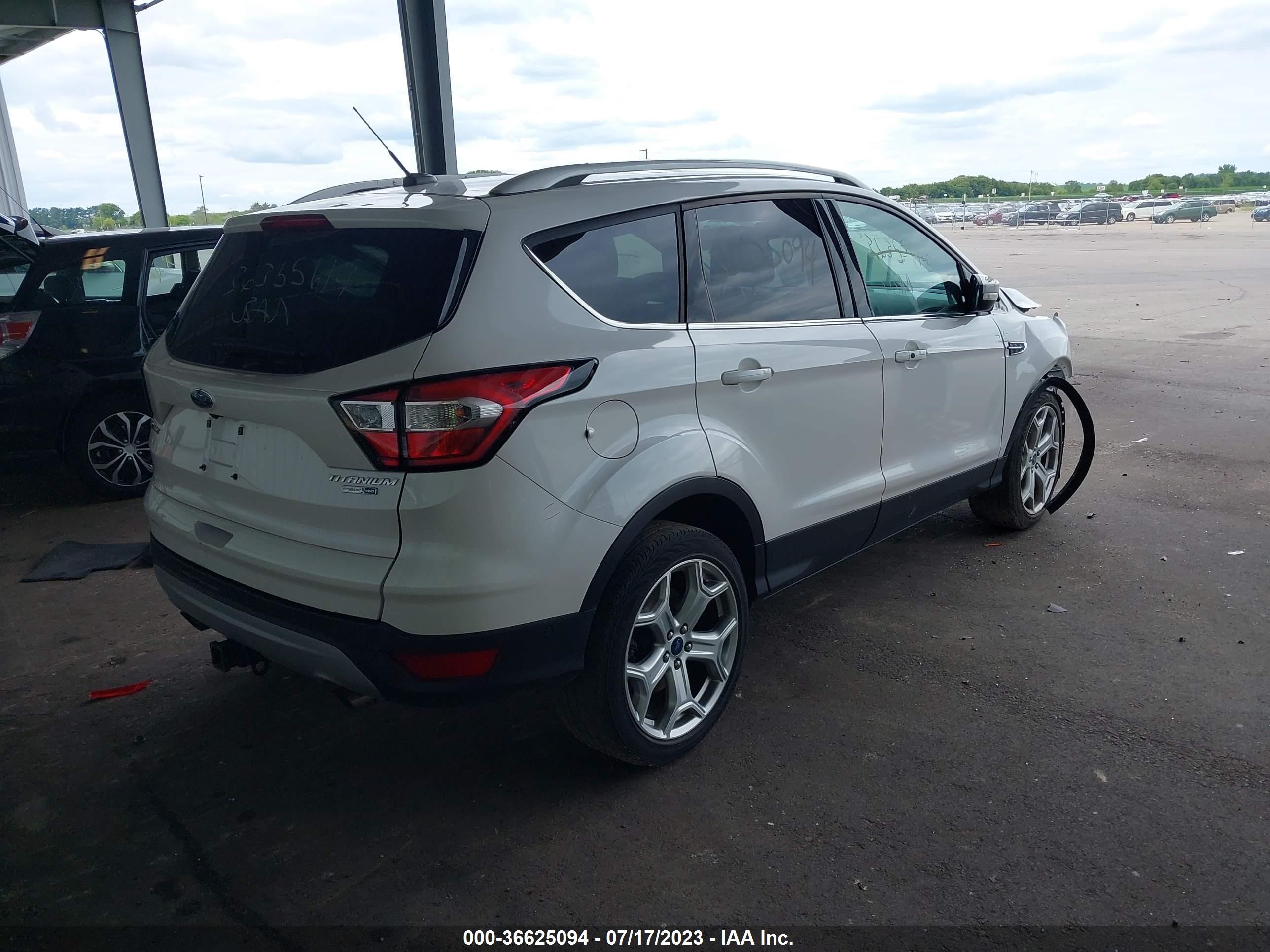 Photo 3 VIN: 1FMCU9J98HUE96152 - FORD ESCAPE 