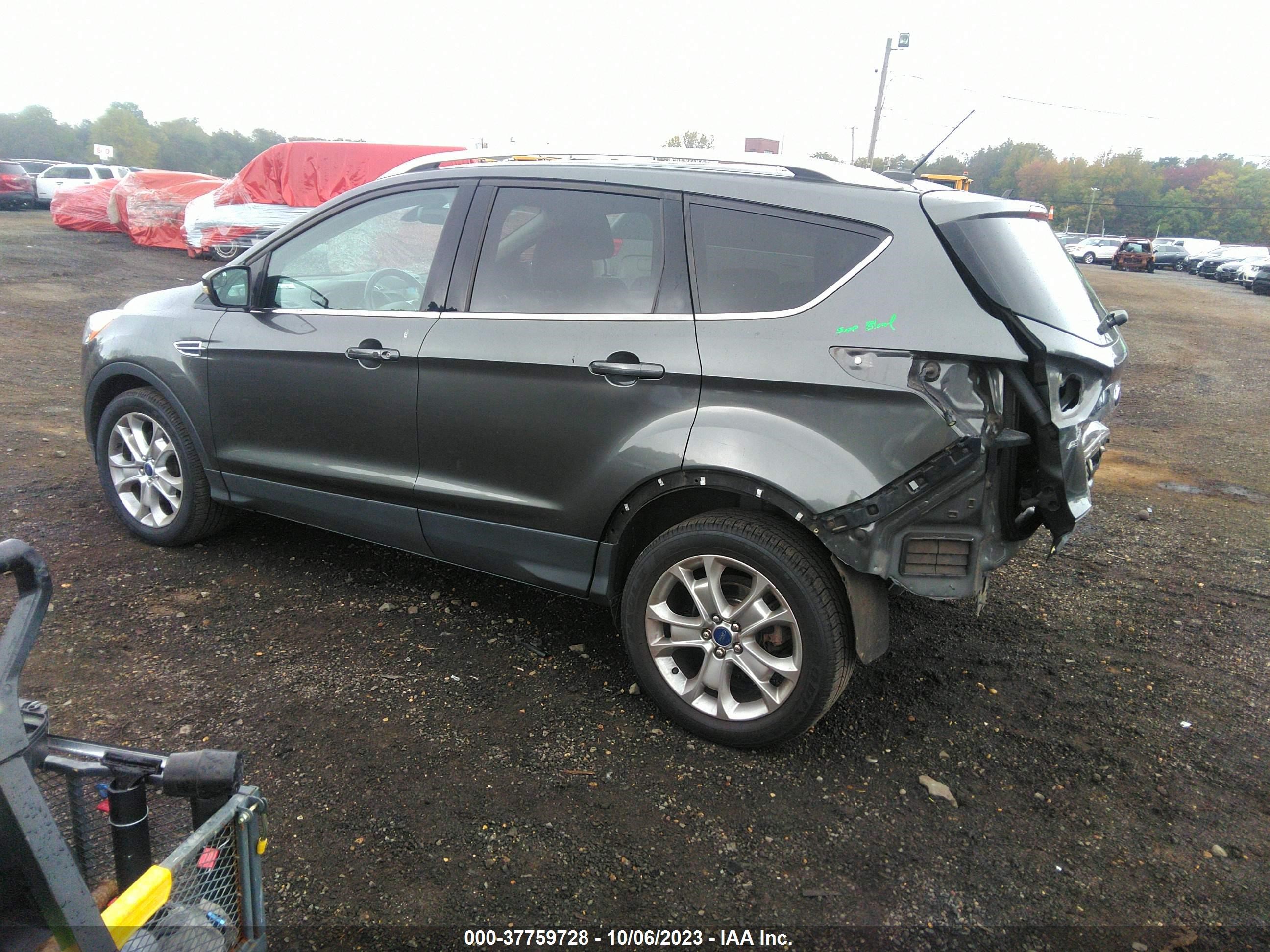 Photo 2 VIN: 1FMCU9J99FUA35524 - FORD ESCAPE 