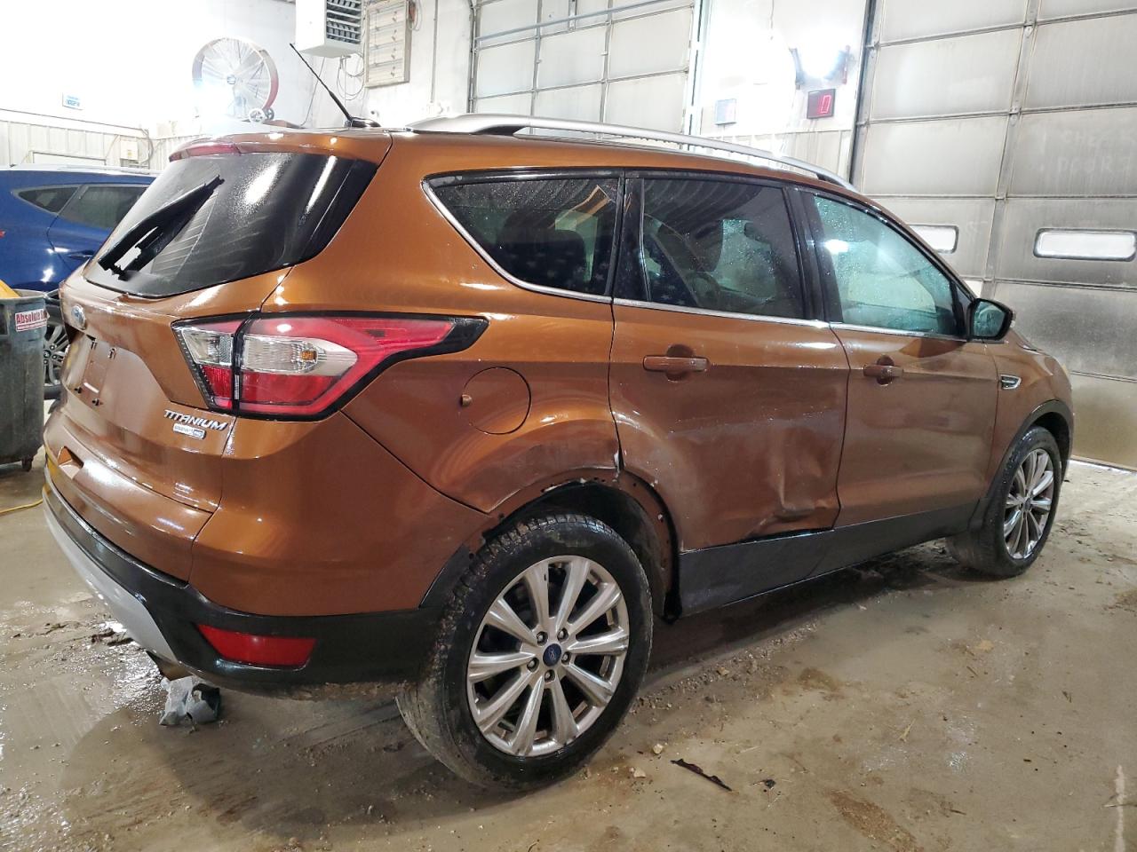 Photo 2 VIN: 1FMCU9J99HUC82397 - FORD ESCAPE 