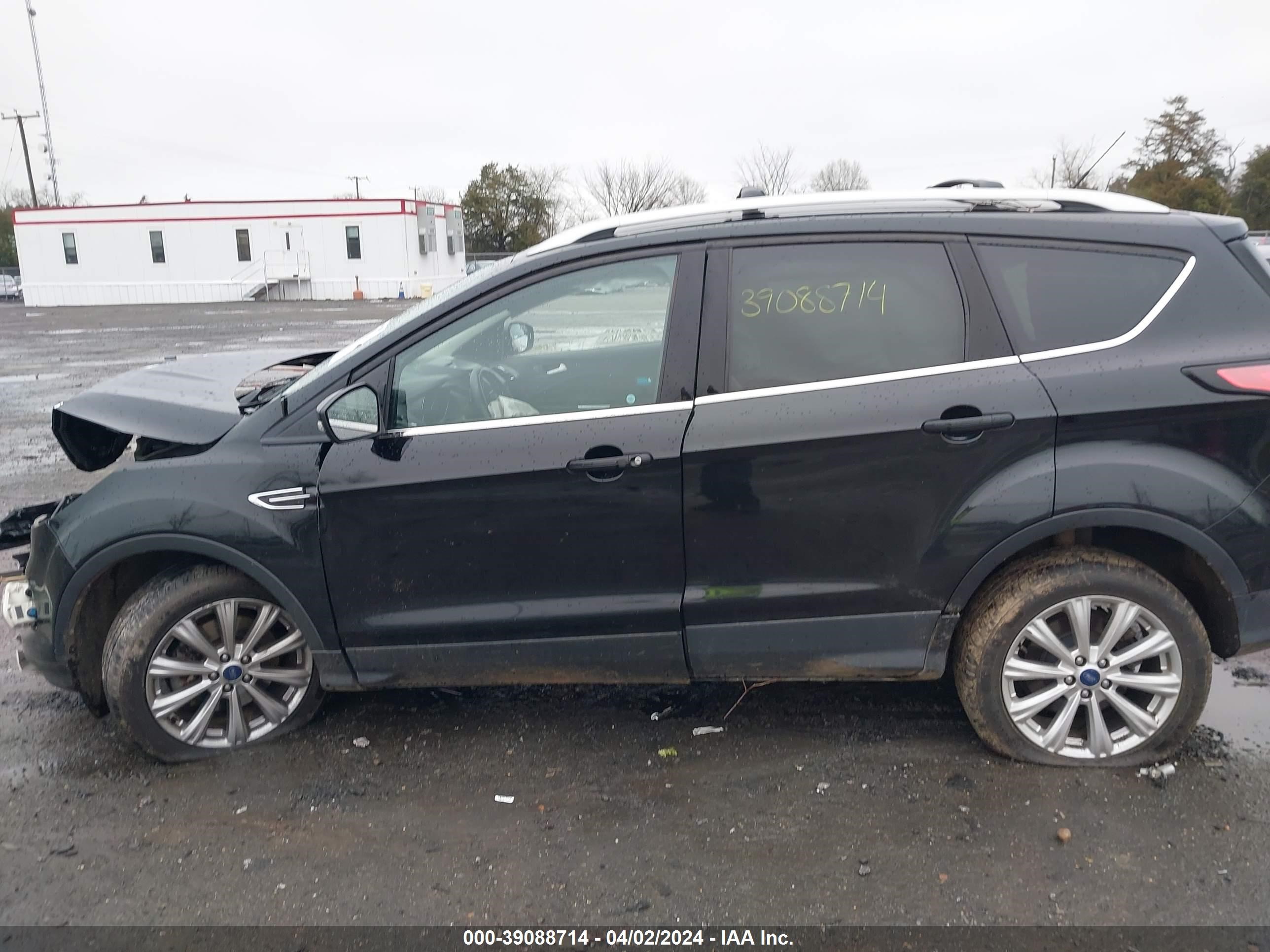 Photo 12 VIN: 1FMCU9J9XHUC02959 - FORD ESCAPE 