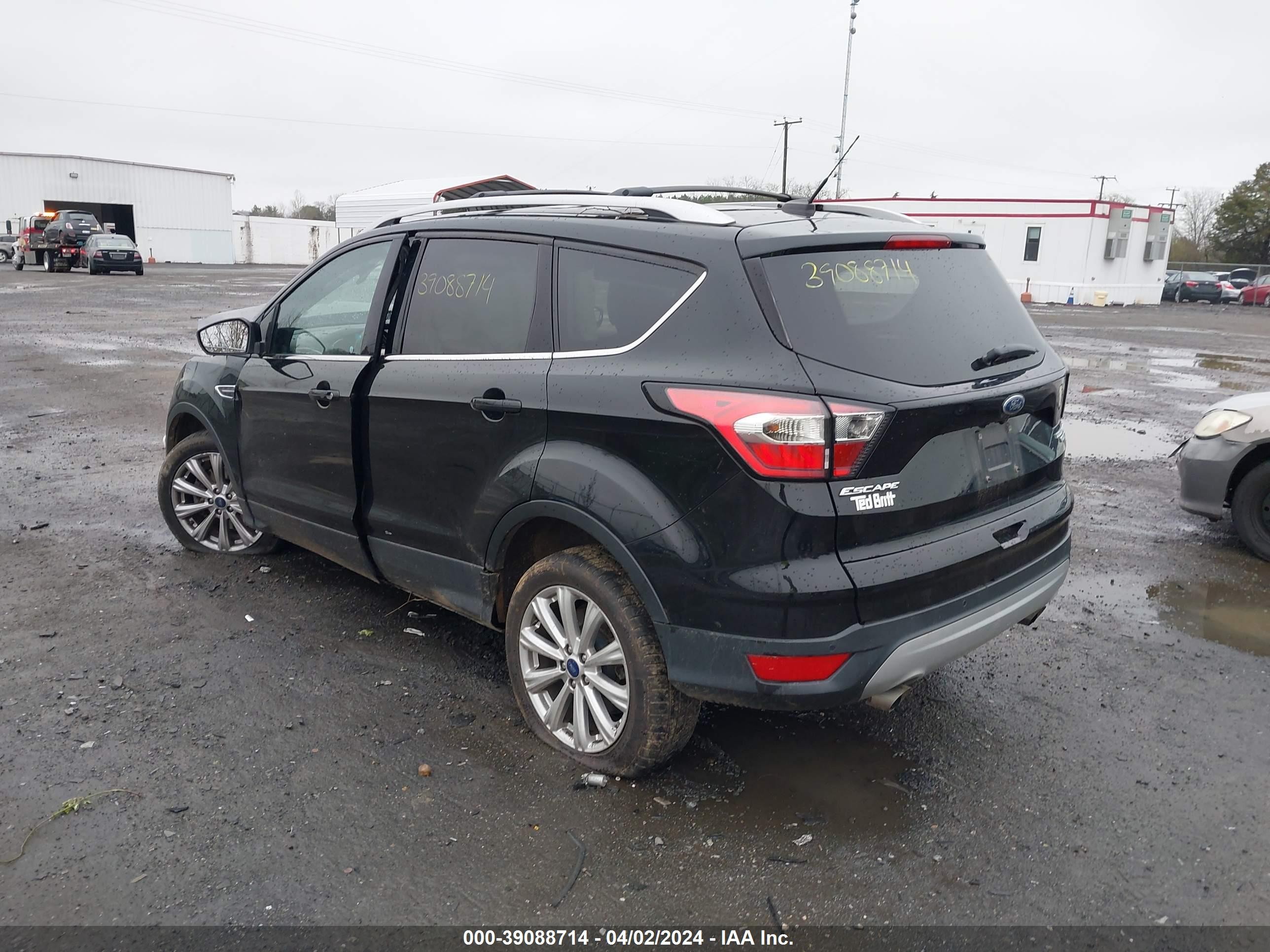 Photo 2 VIN: 1FMCU9J9XHUC02959 - FORD ESCAPE 