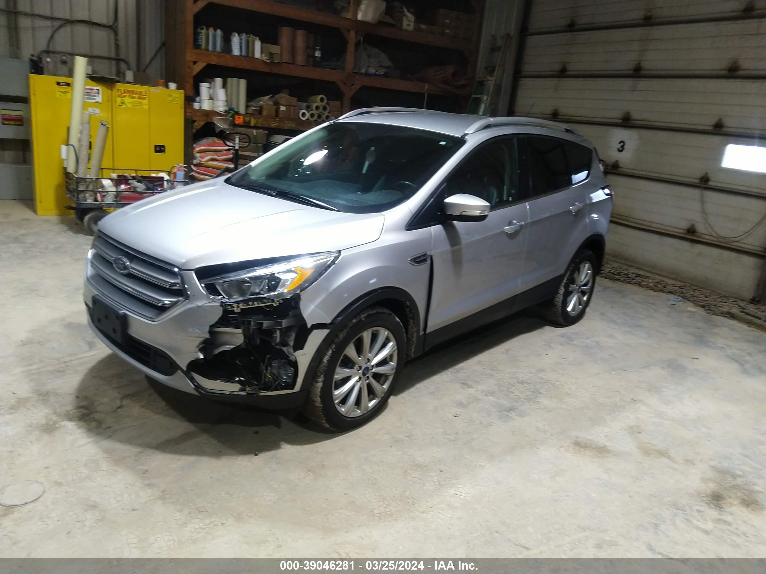 Photo 1 VIN: 1FMCU9JD4HUC37582 - FORD ESCAPE 