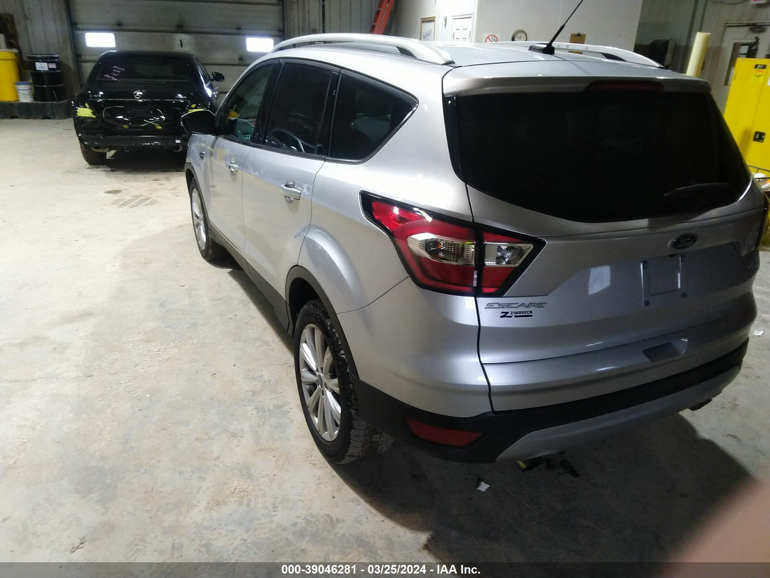 Photo 2 VIN: 1FMCU9JD4HUC37582 - FORD ESCAPE 