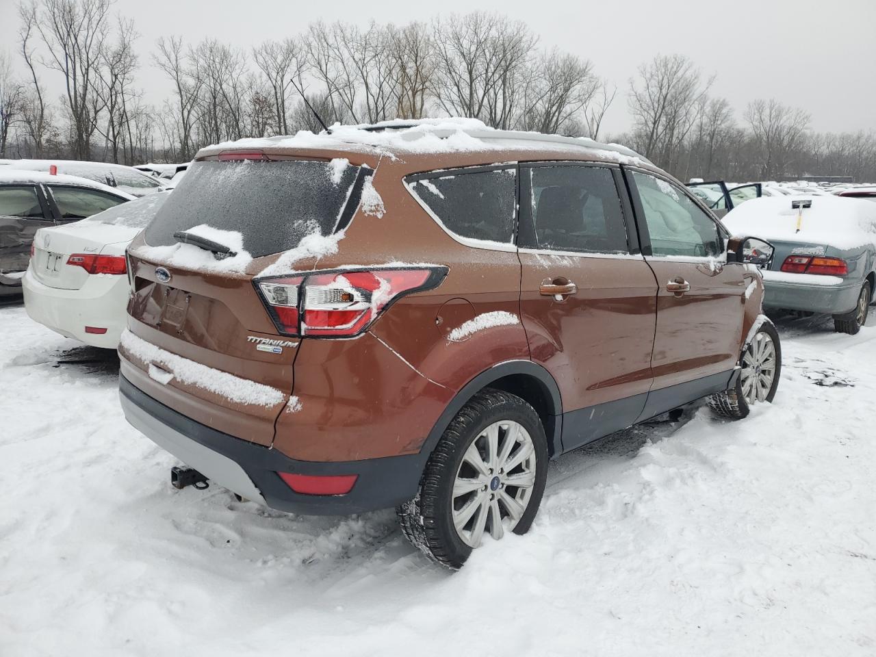 Photo 2 VIN: 1FMCU9JD8HUC36709 - FORD ESCAPE 