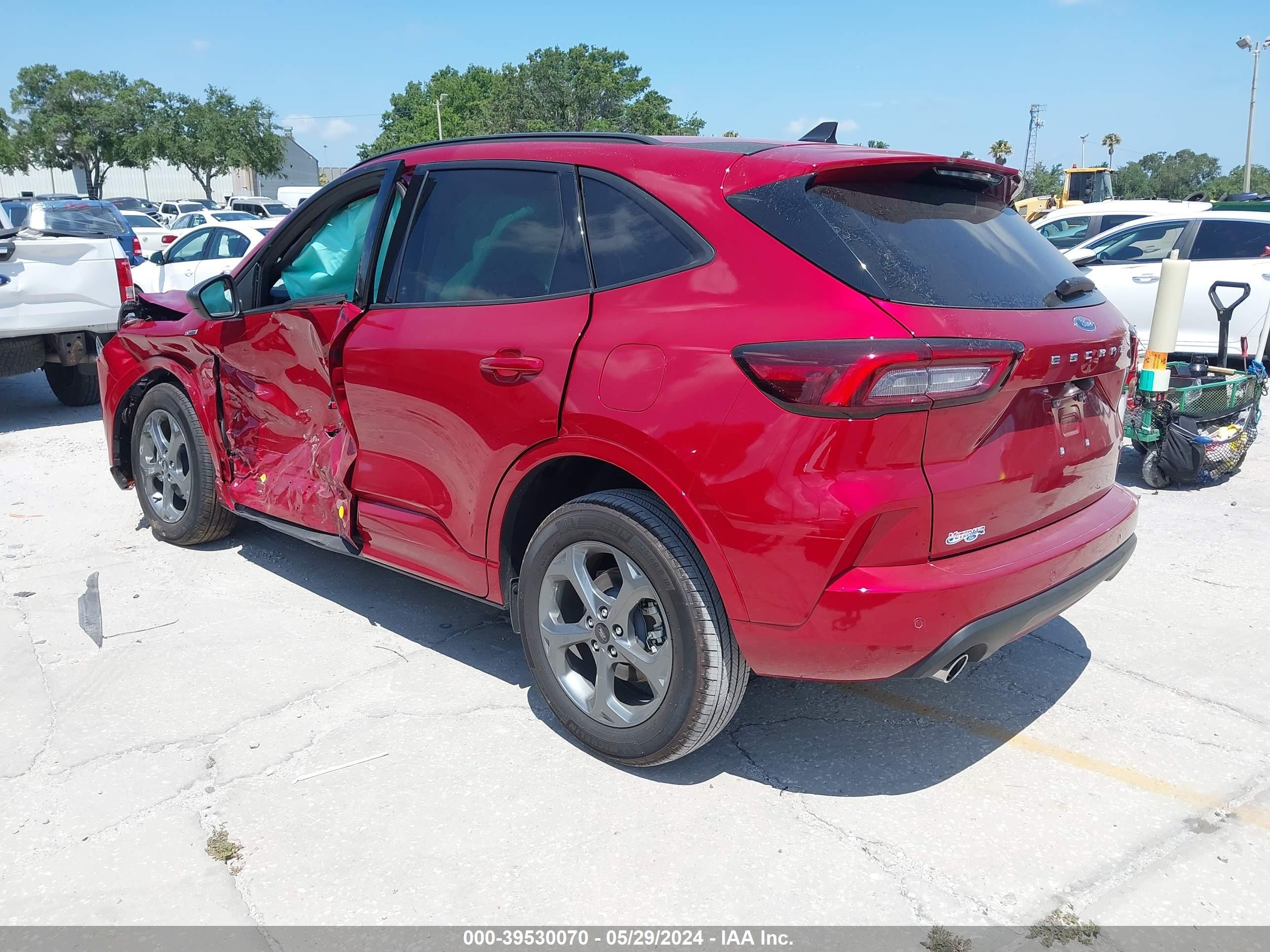 Photo 2 VIN: 1FMCU9MN3PUB44605 - FORD ESCAPE 