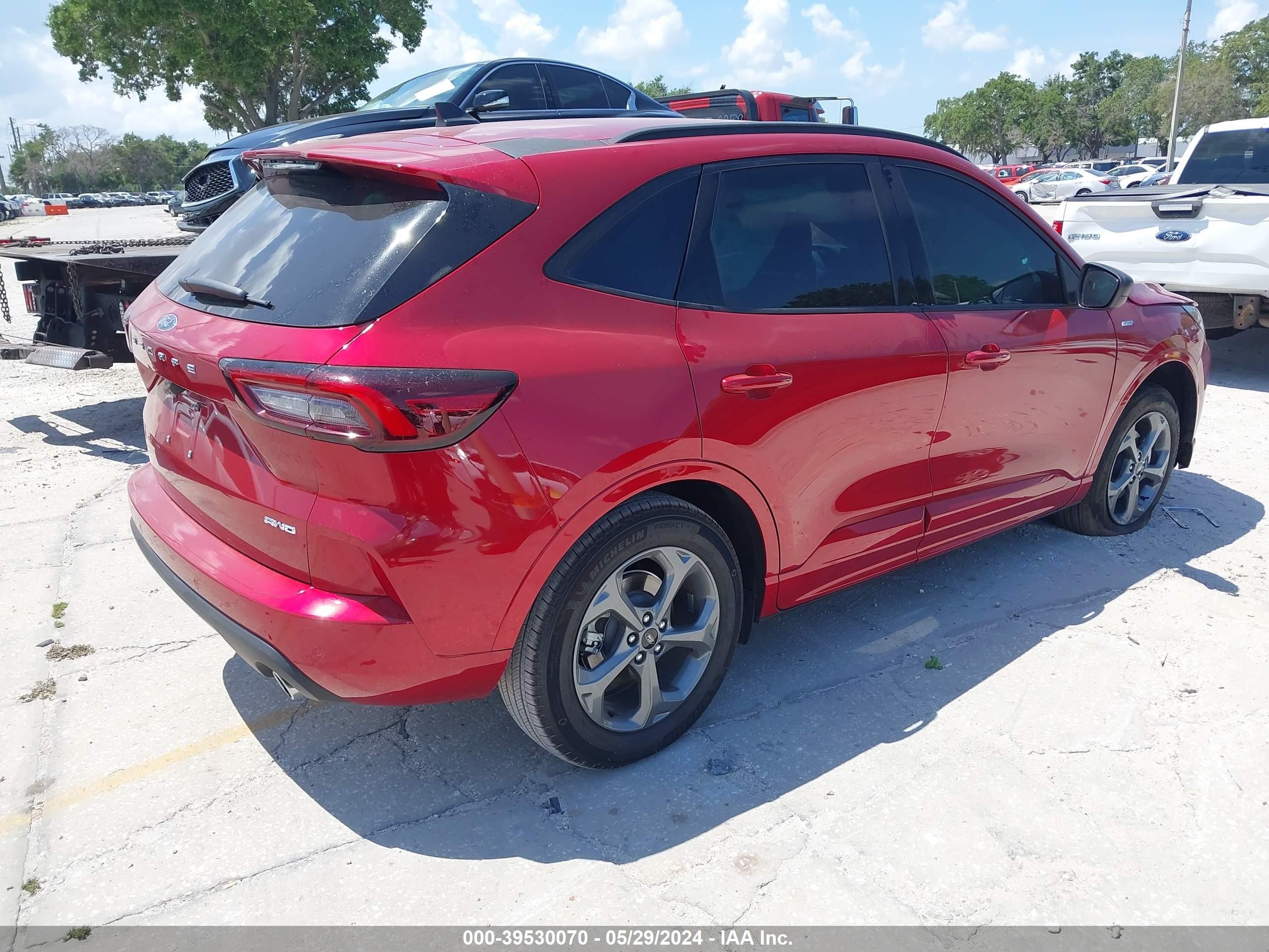 Photo 3 VIN: 1FMCU9MN3PUB44605 - FORD ESCAPE 