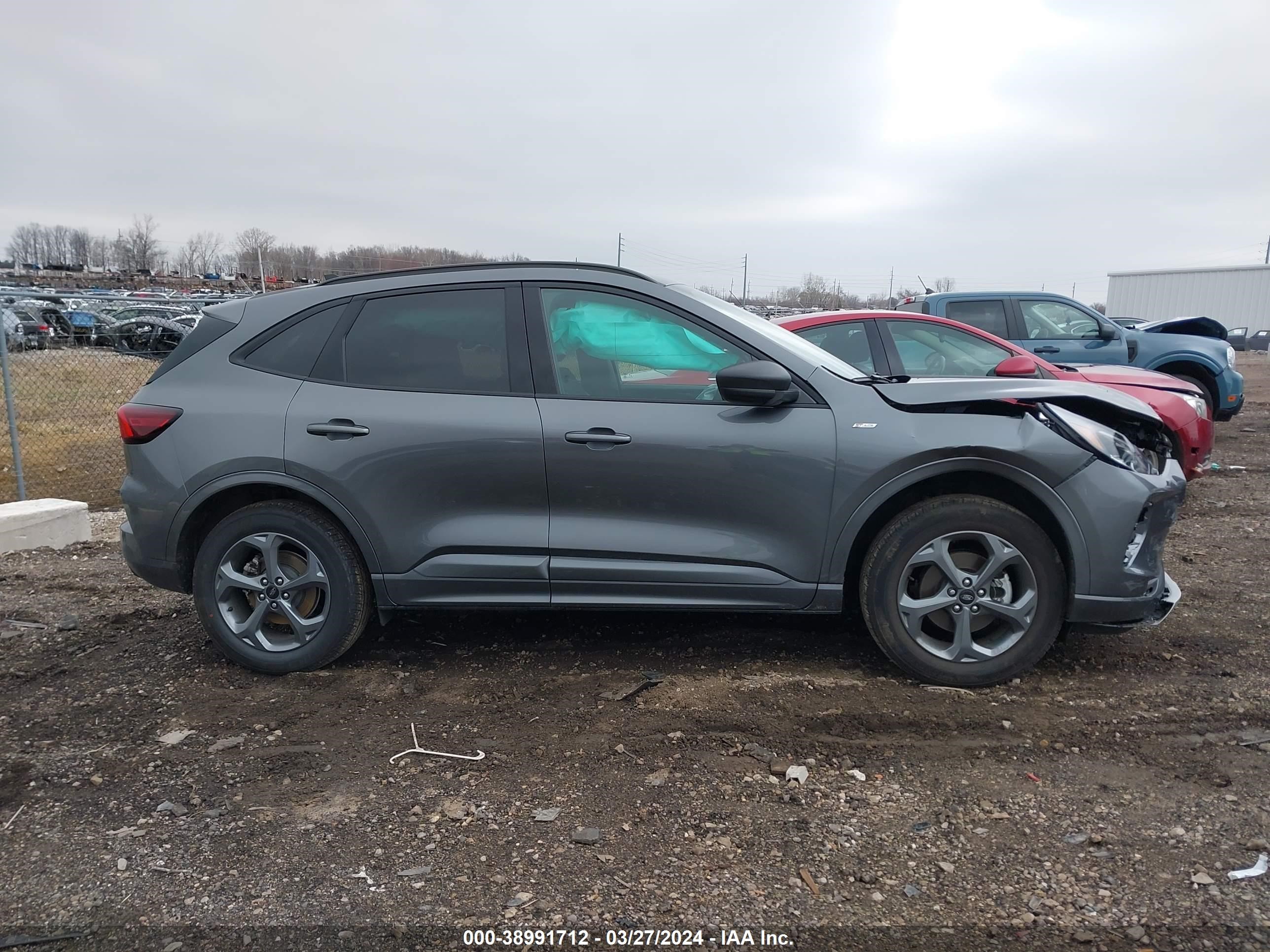 Photo 13 VIN: 1FMCU9MN5PUB17681 - FORD ESCAPE 