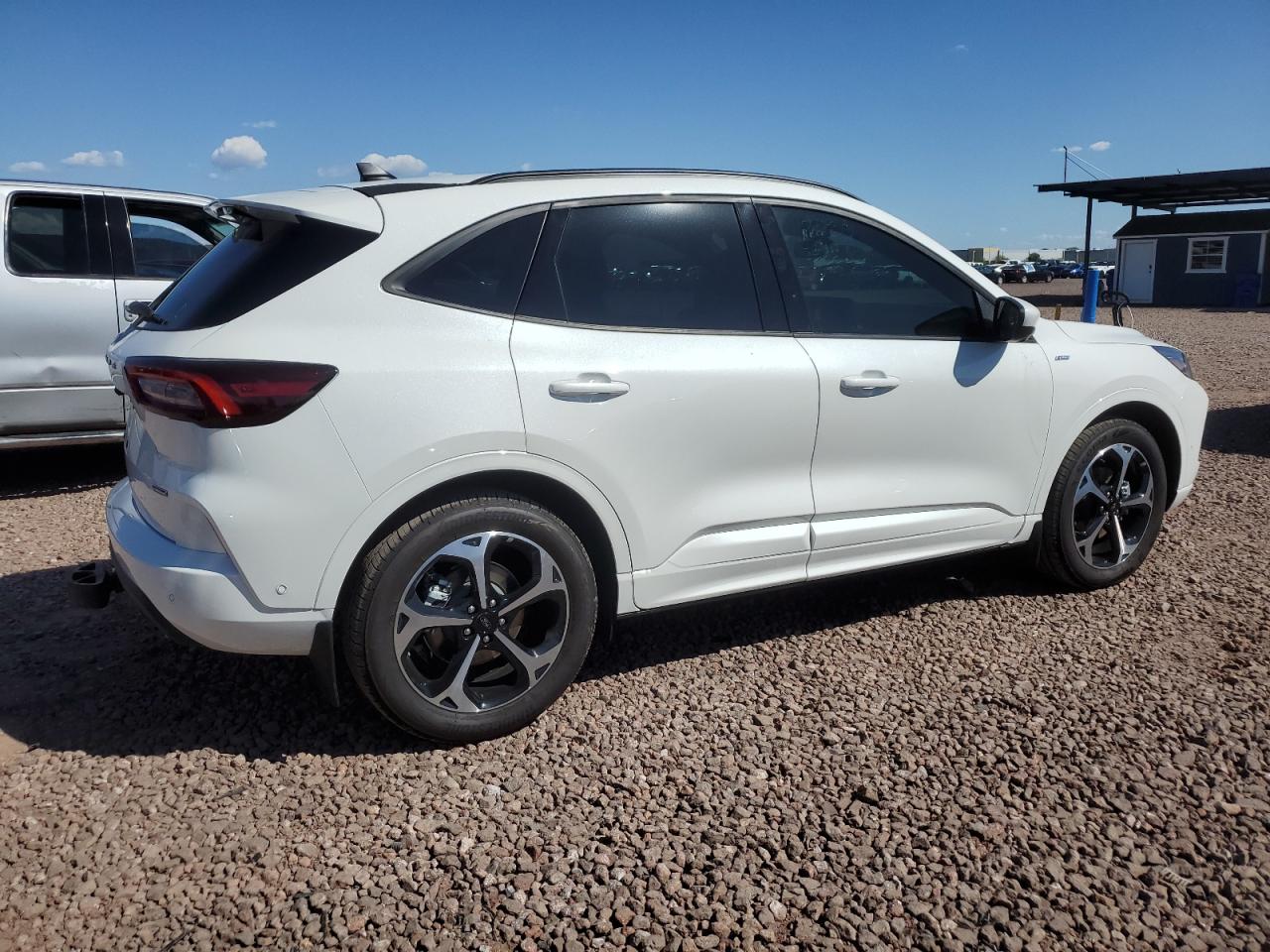 Photo 2 VIN: 1FMCU9PZXPUB20199 - FORD ESCAPE 