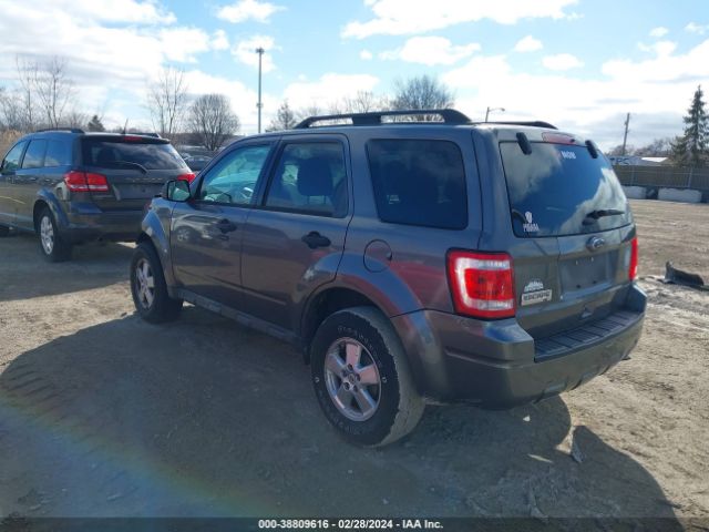 Photo 2 VIN: 1FMCUPD79BKB61009 - FORD ESCAPE 