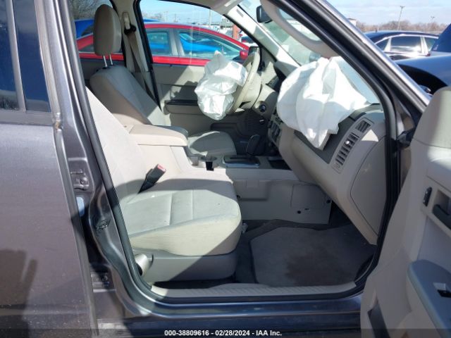 Photo 4 VIN: 1FMCUPD79BKB61009 - FORD ESCAPE 