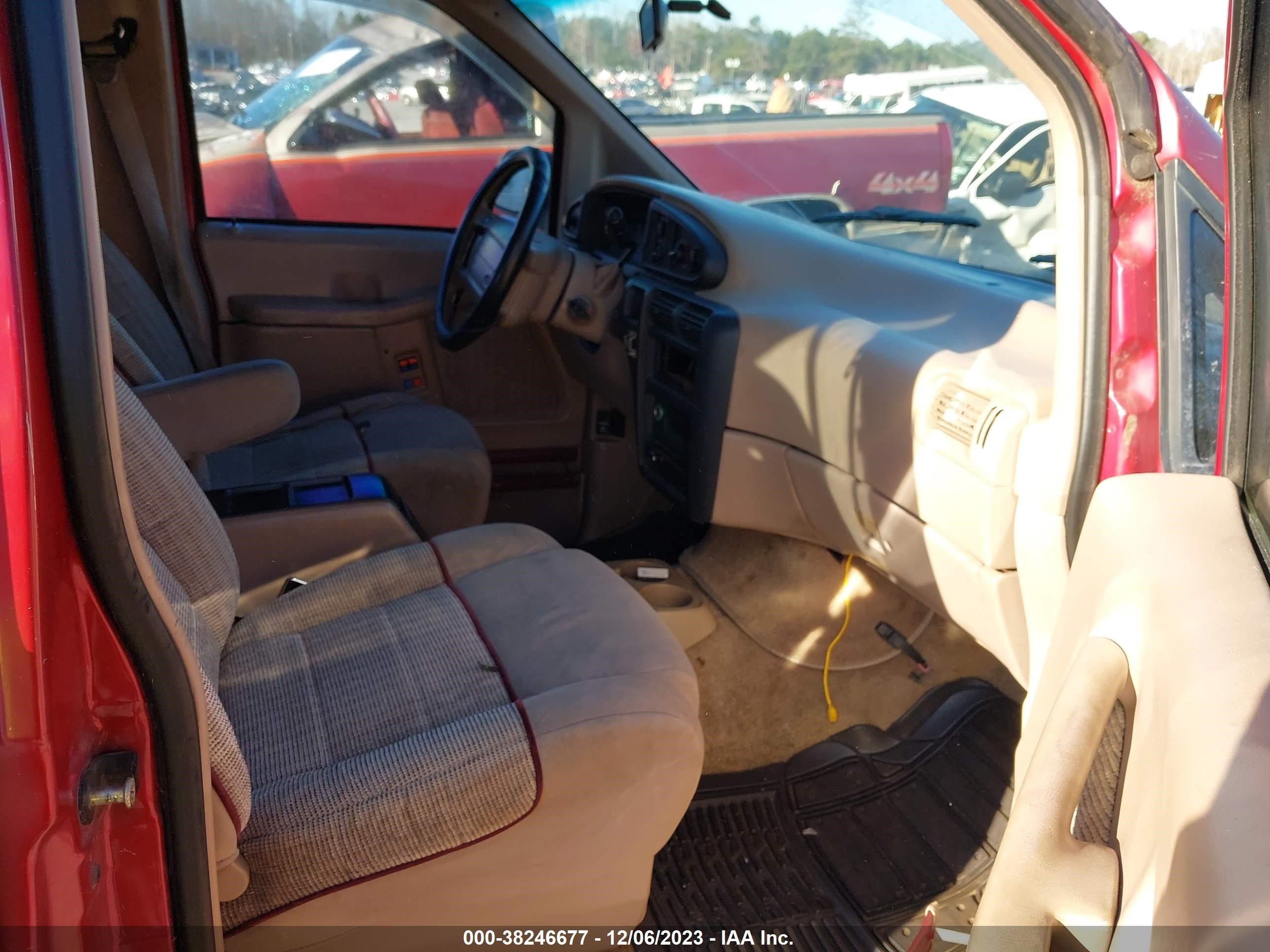 Photo 4 VIN: 1FMDA11U8TZB38144 - FORD AEROSTAR 