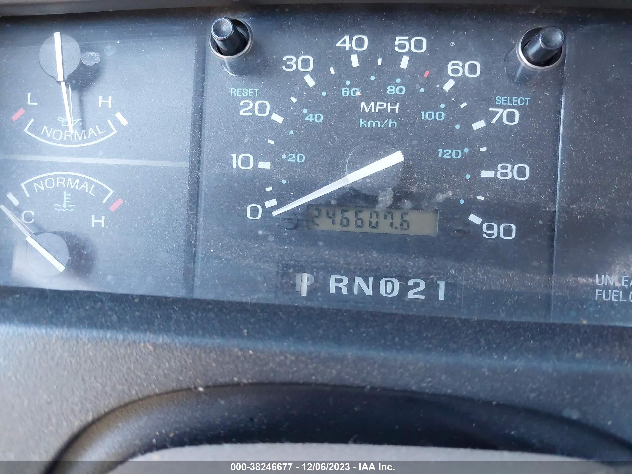 Photo 6 VIN: 1FMDA11U8TZB38144 - FORD AEROSTAR 