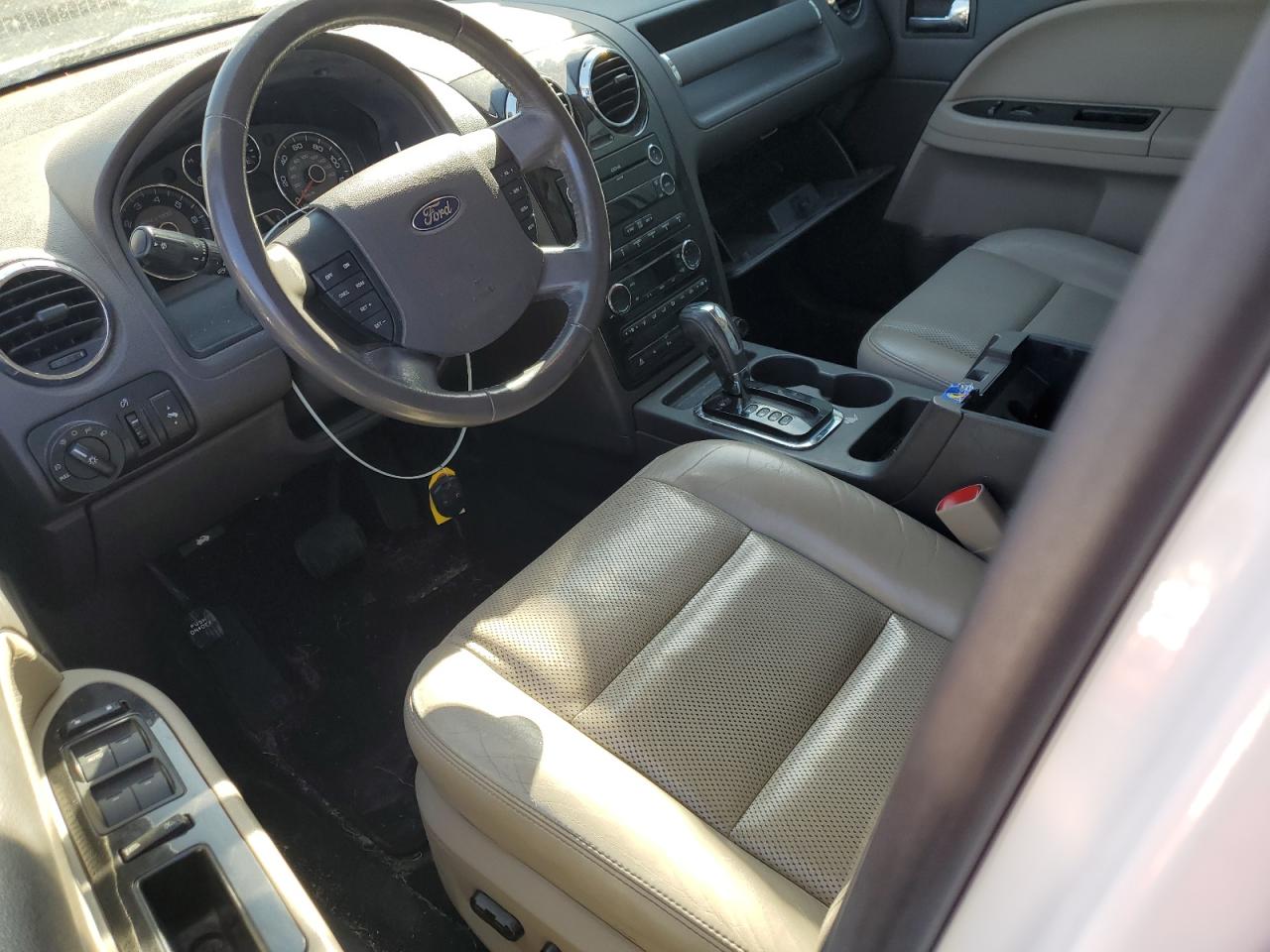 Photo 6 VIN: 1FMDK02W08GA16517 - FORD TAURUS 