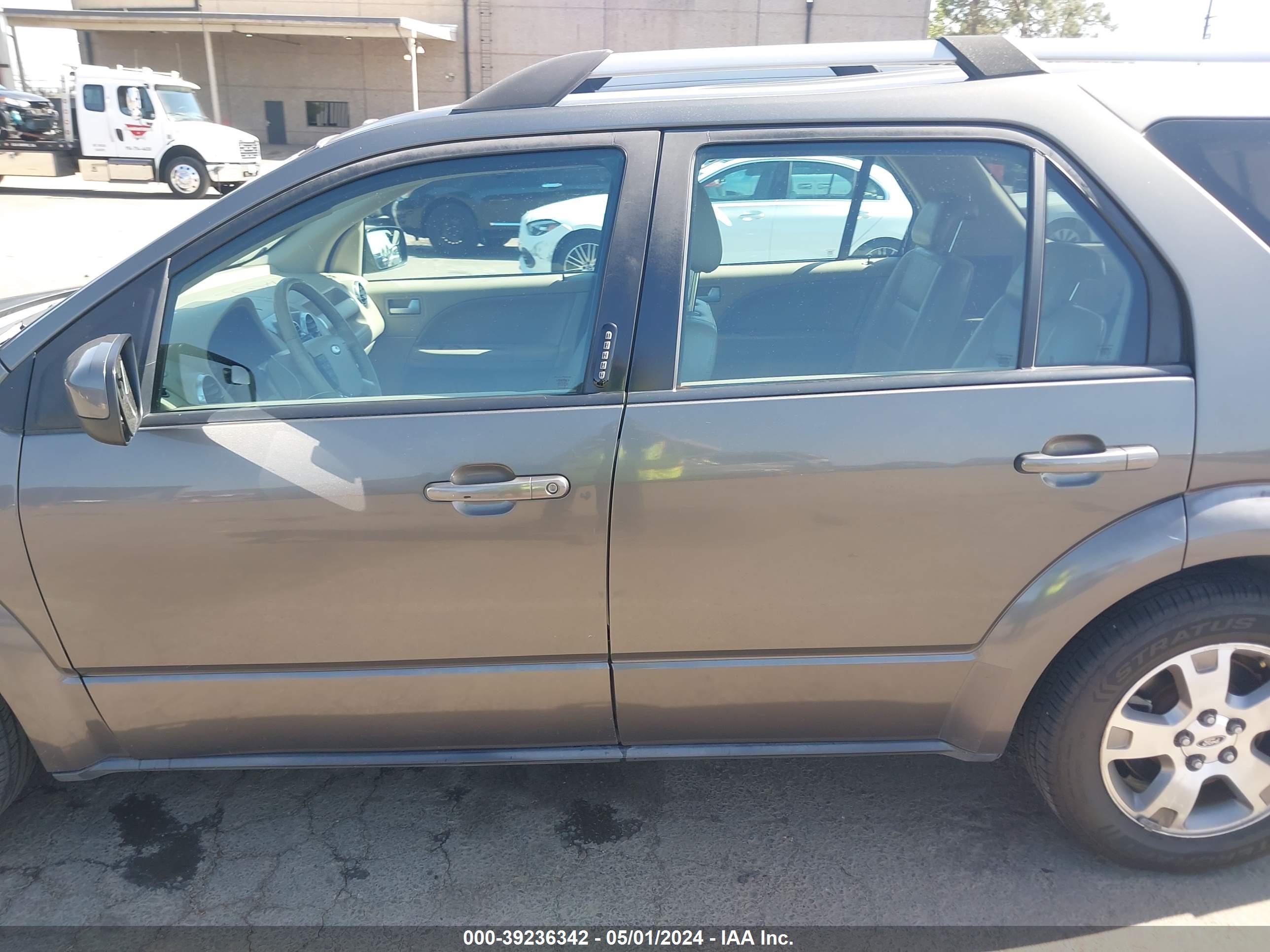 Photo 13 VIN: 1FMDK03125GA70450 - FORD FREESTYLE 