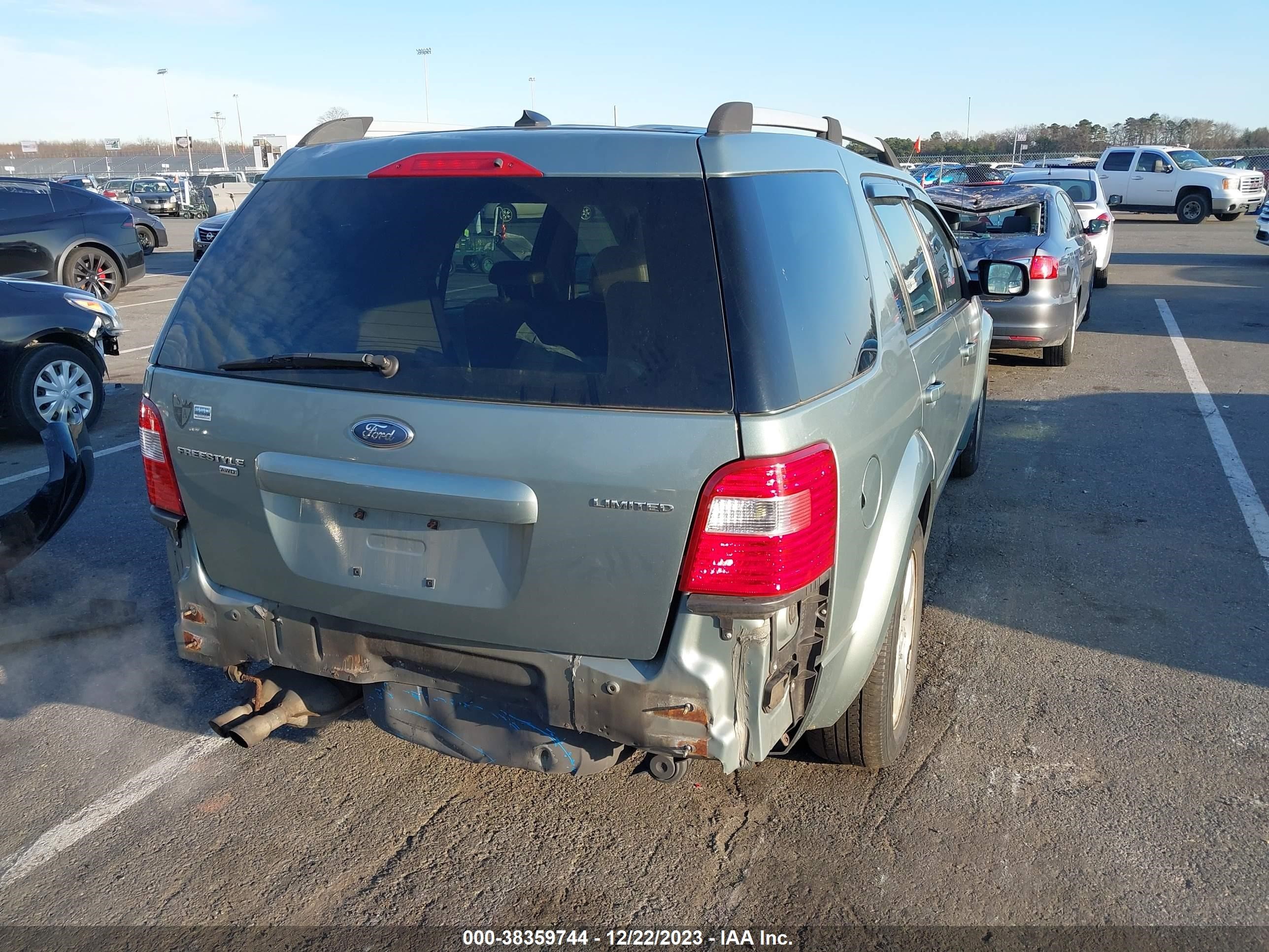 Photo 3 VIN: 1FMDK06147GA27405 - FORD FREESTYLE 