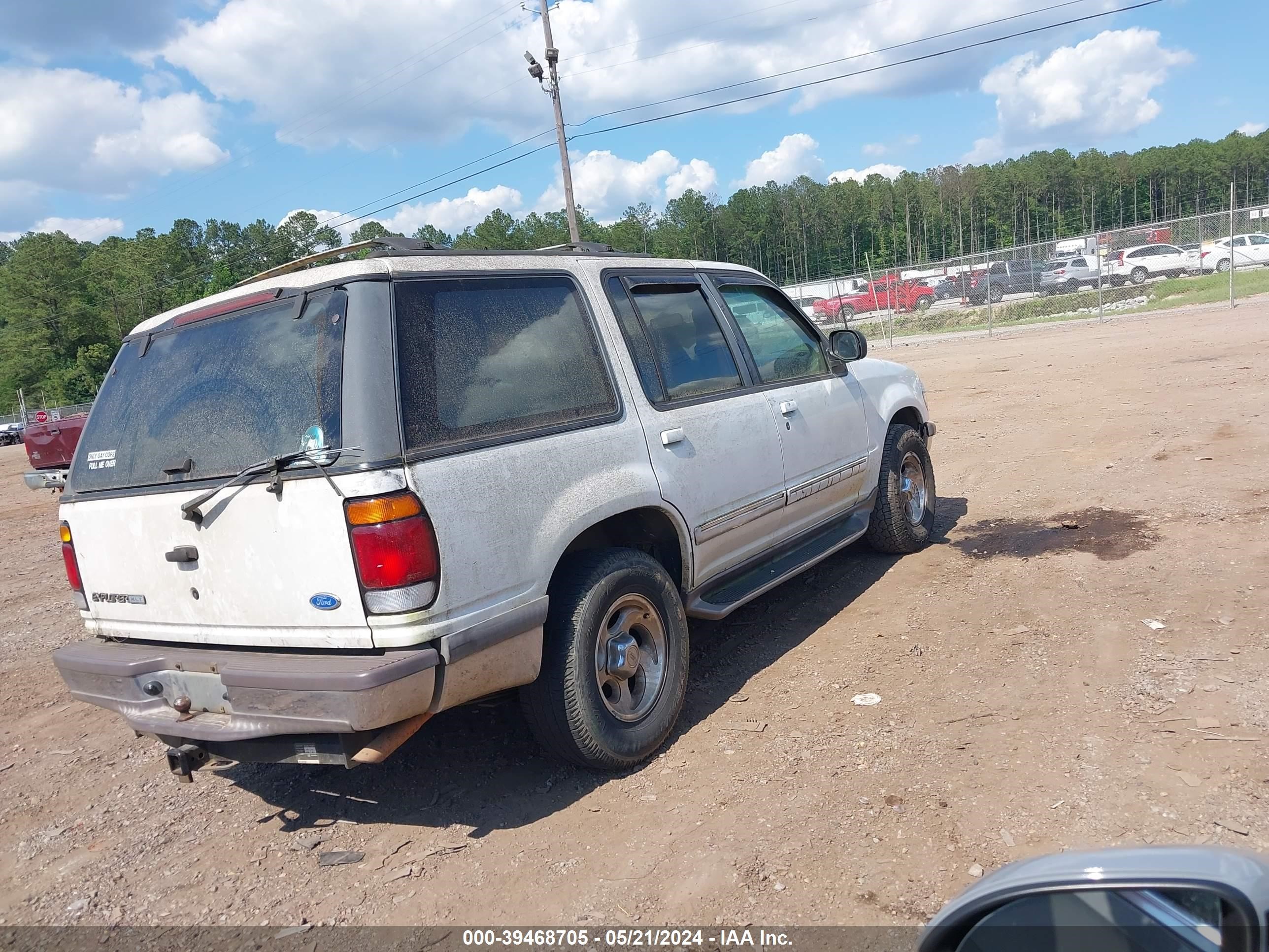 Photo 3 VIN: 1FMDU32E0VUA50683 - FORD EXPLORER 