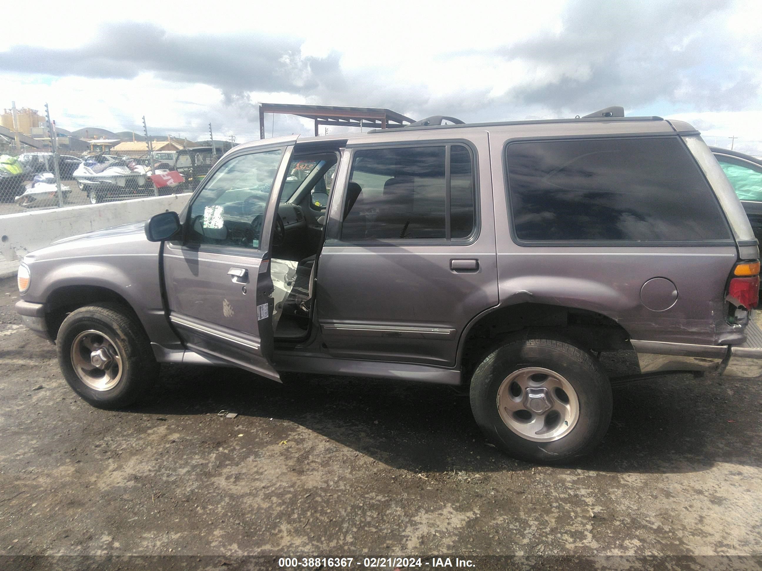 Photo 13 VIN: 1FMDU34E4VZC12380 - FORD EXPLORER 