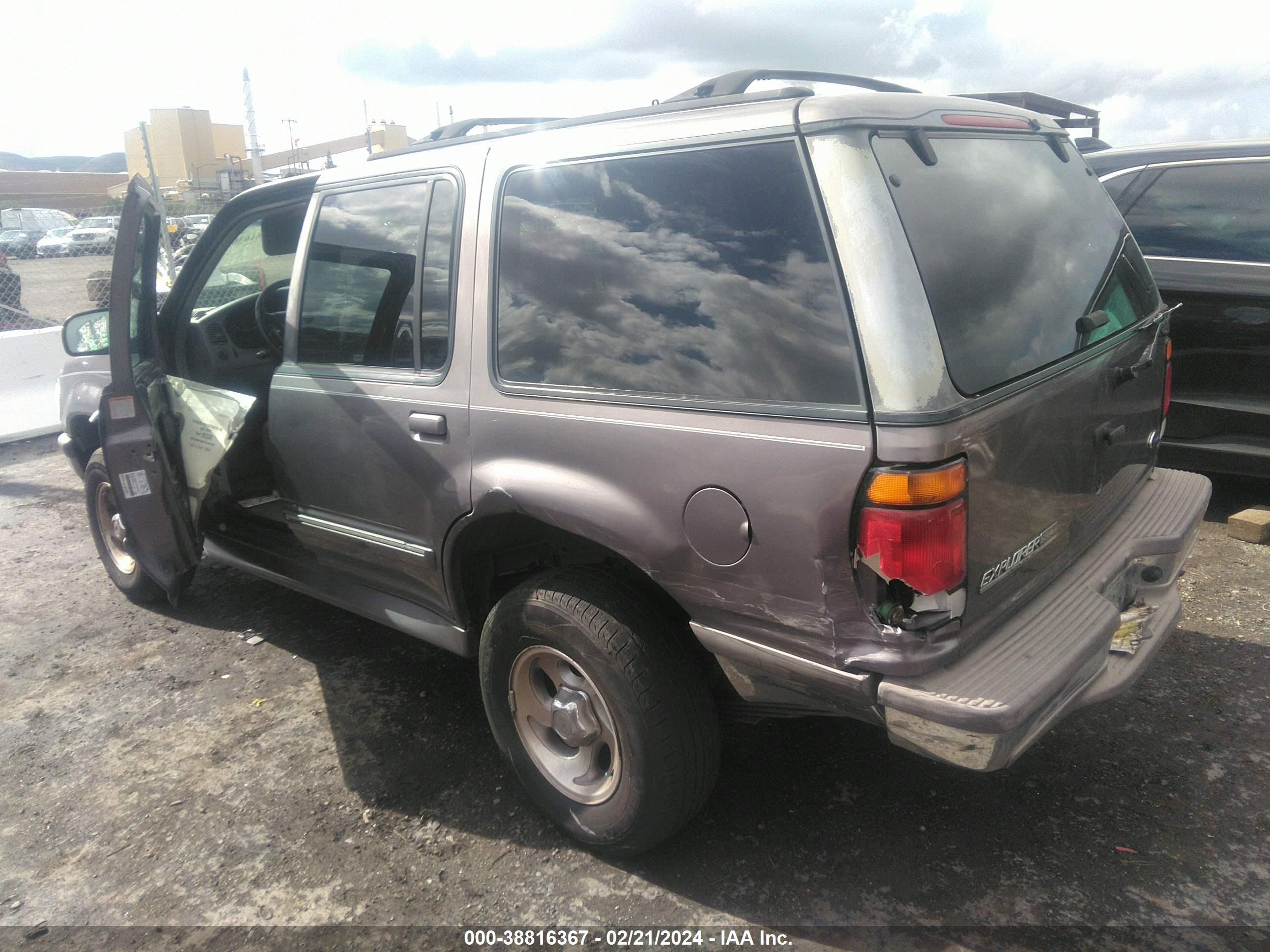 Photo 2 VIN: 1FMDU34E4VZC12380 - FORD EXPLORER 