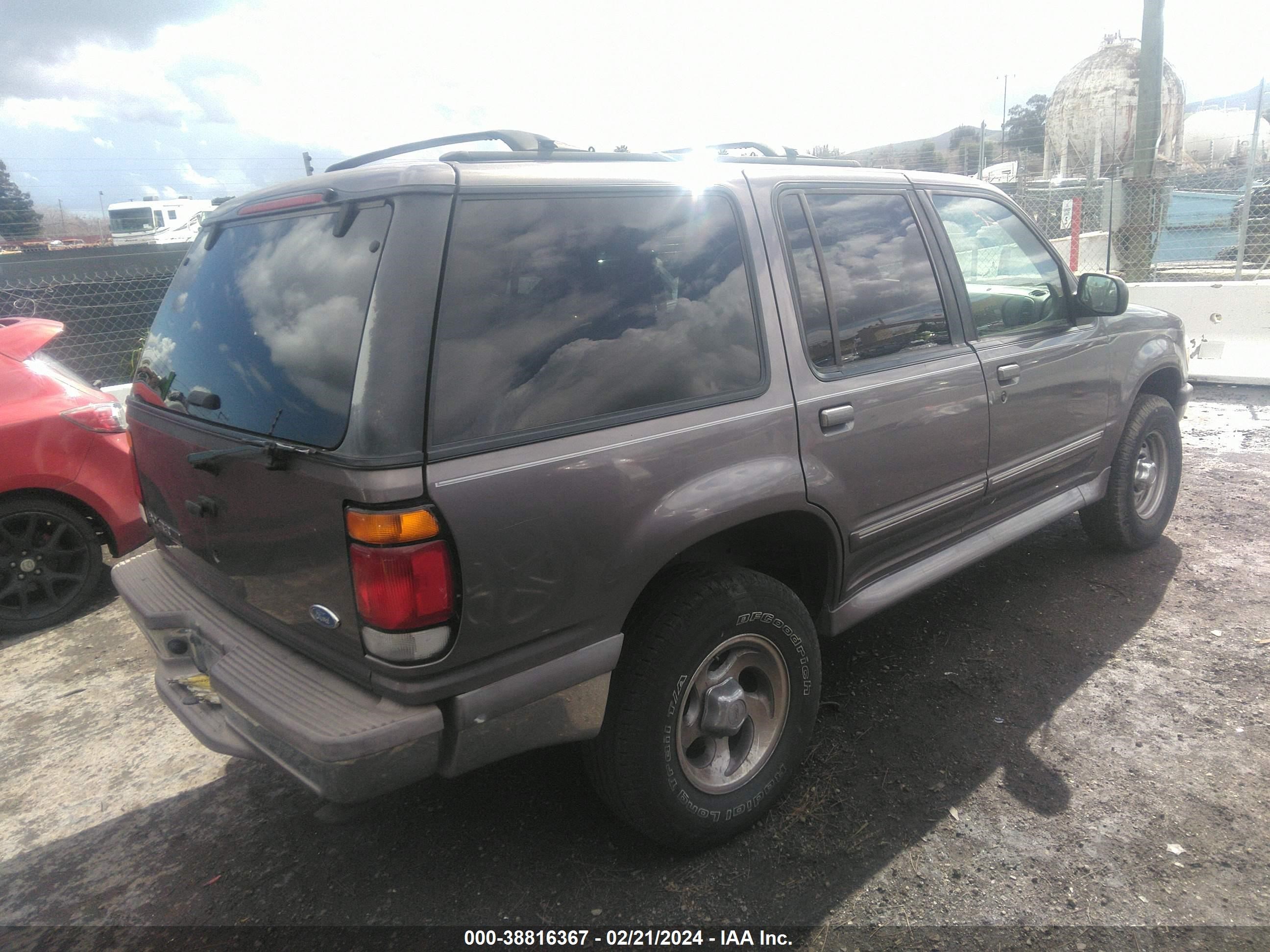 Photo 3 VIN: 1FMDU34E4VZC12380 - FORD EXPLORER 