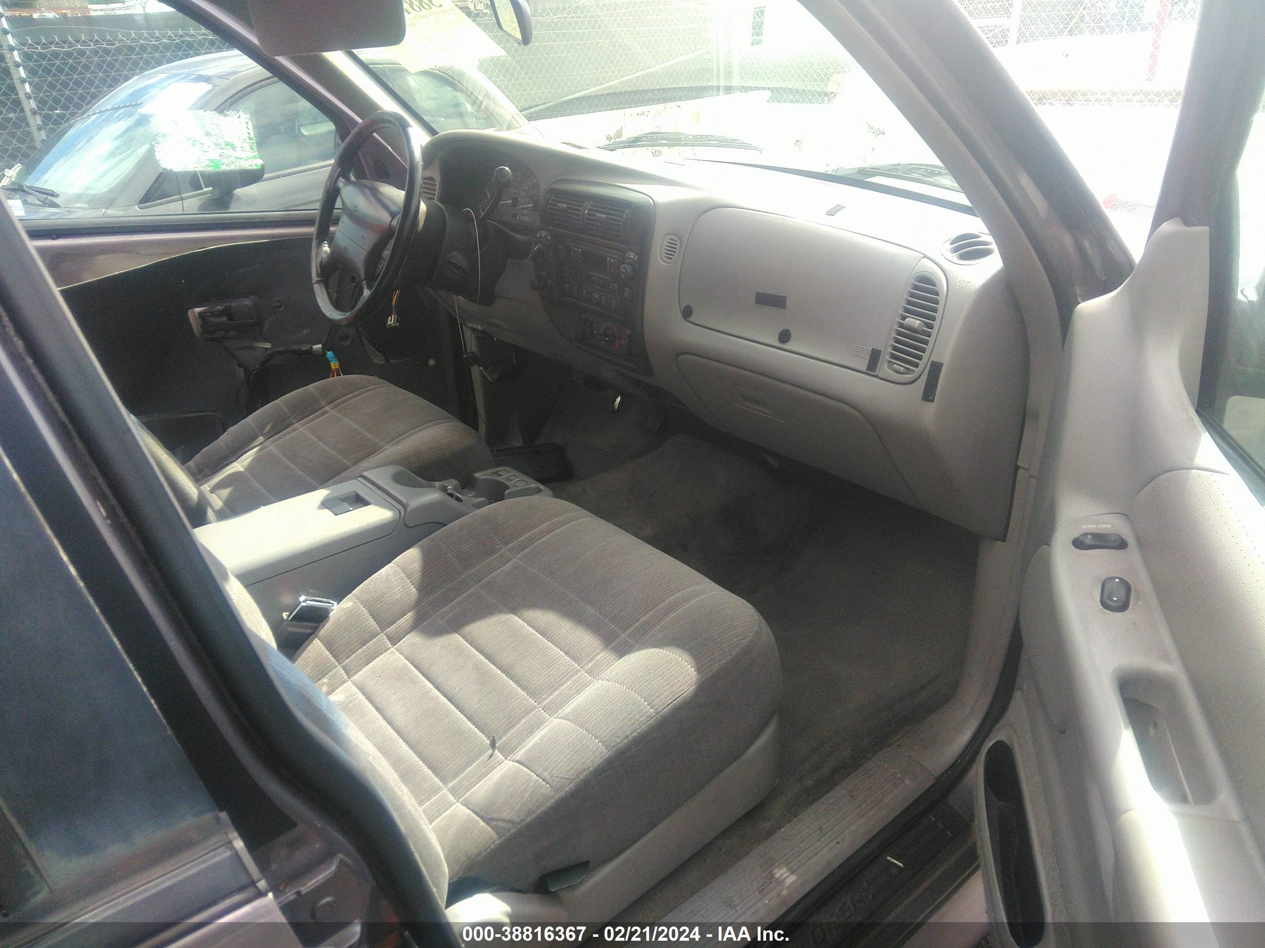 Photo 4 VIN: 1FMDU34E4VZC12380 - FORD EXPLORER 