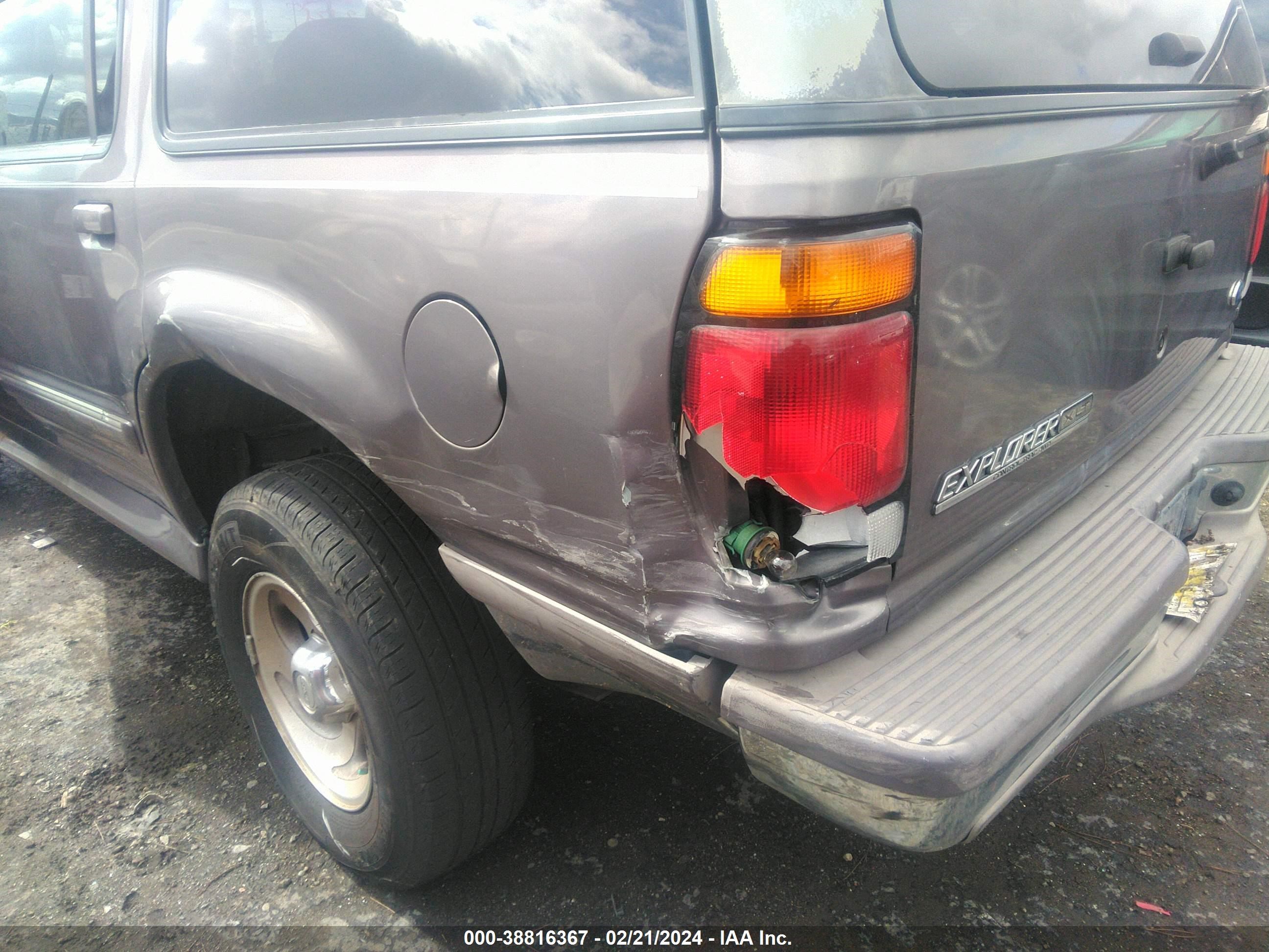 Photo 5 VIN: 1FMDU34E4VZC12380 - FORD EXPLORER 