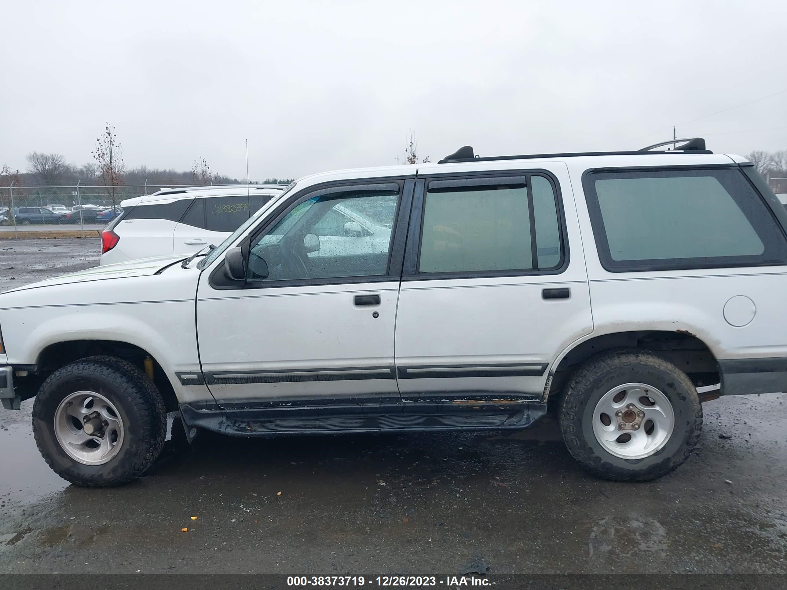 Photo 13 VIN: 1FMDU34X0RUE38243 - FORD EXPLORER 