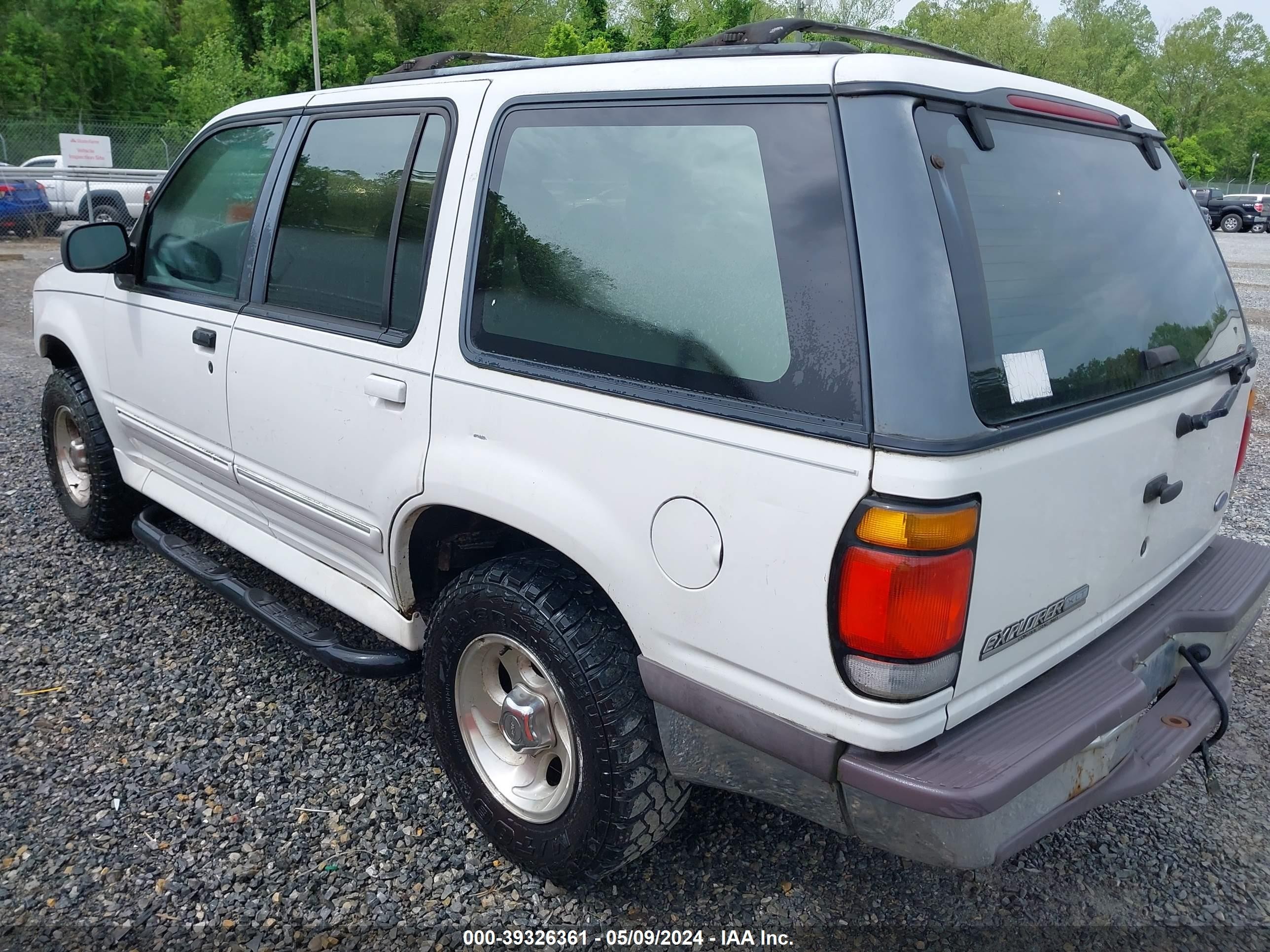 Photo 2 VIN: 1FMDU34X2VUA72943 - FORD EXPLORER 