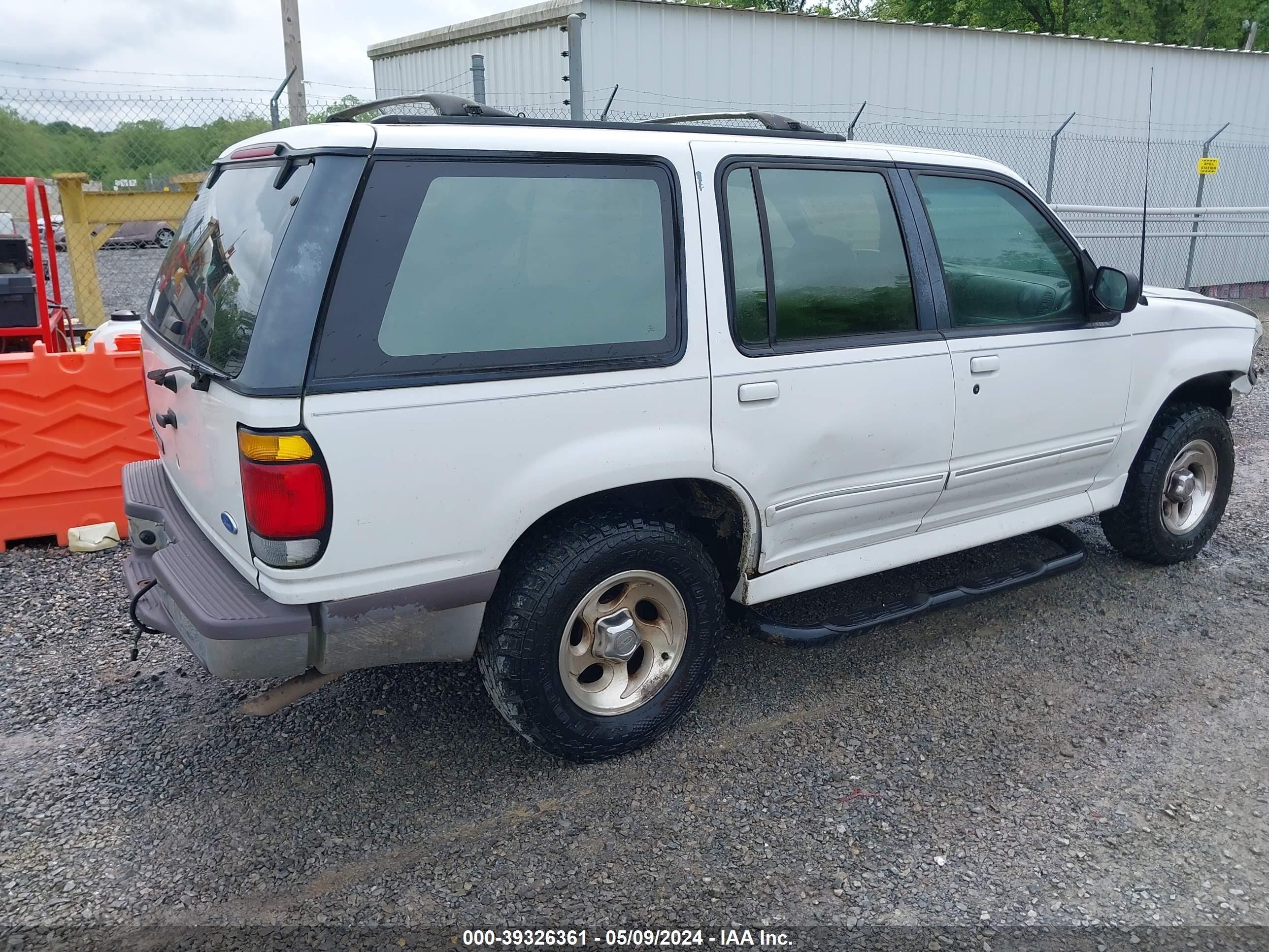 Photo 3 VIN: 1FMDU34X2VUA72943 - FORD EXPLORER 