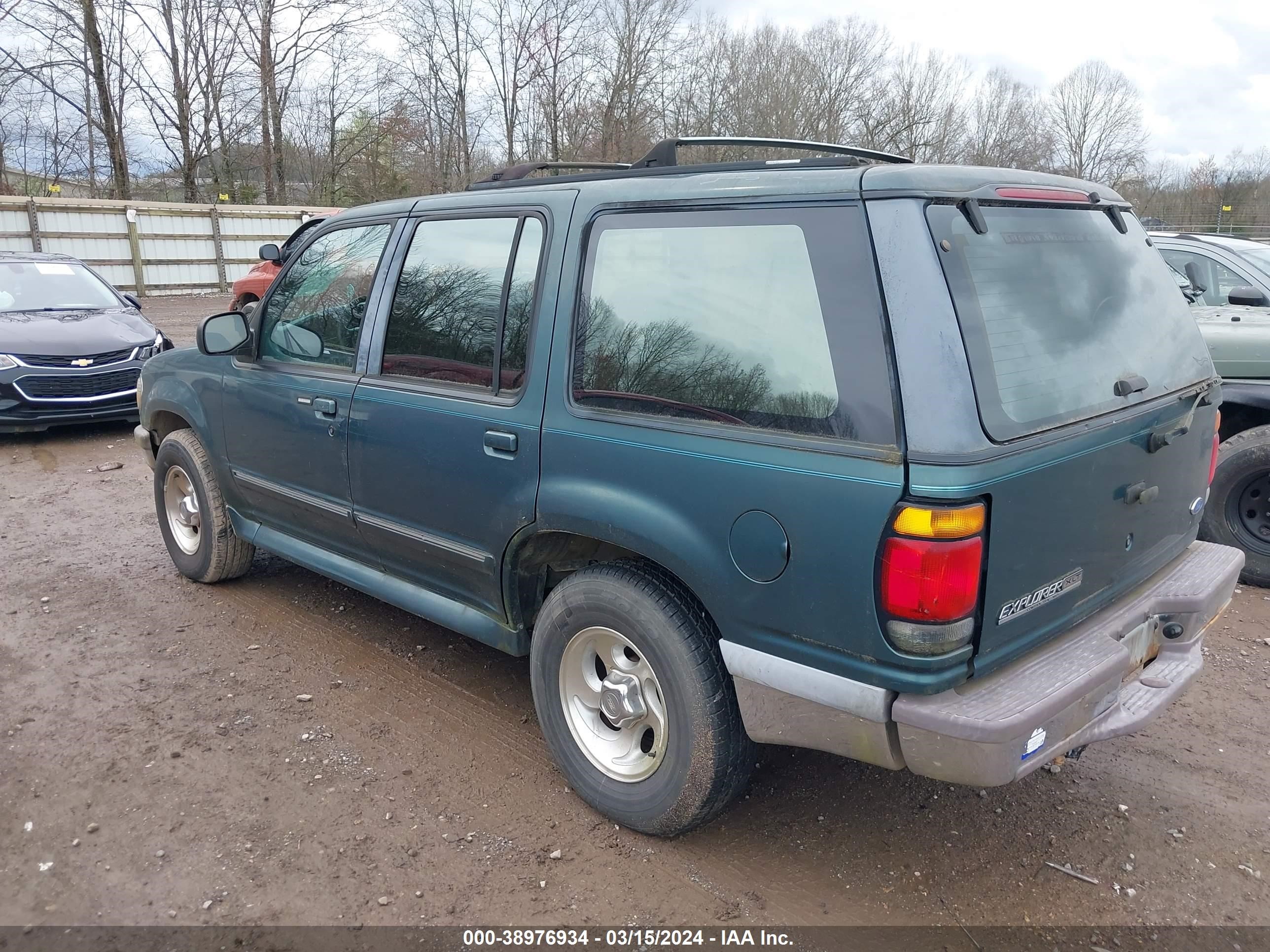 Photo 2 VIN: 1FMDU34X5SZB37444 - FORD EXPLORER 