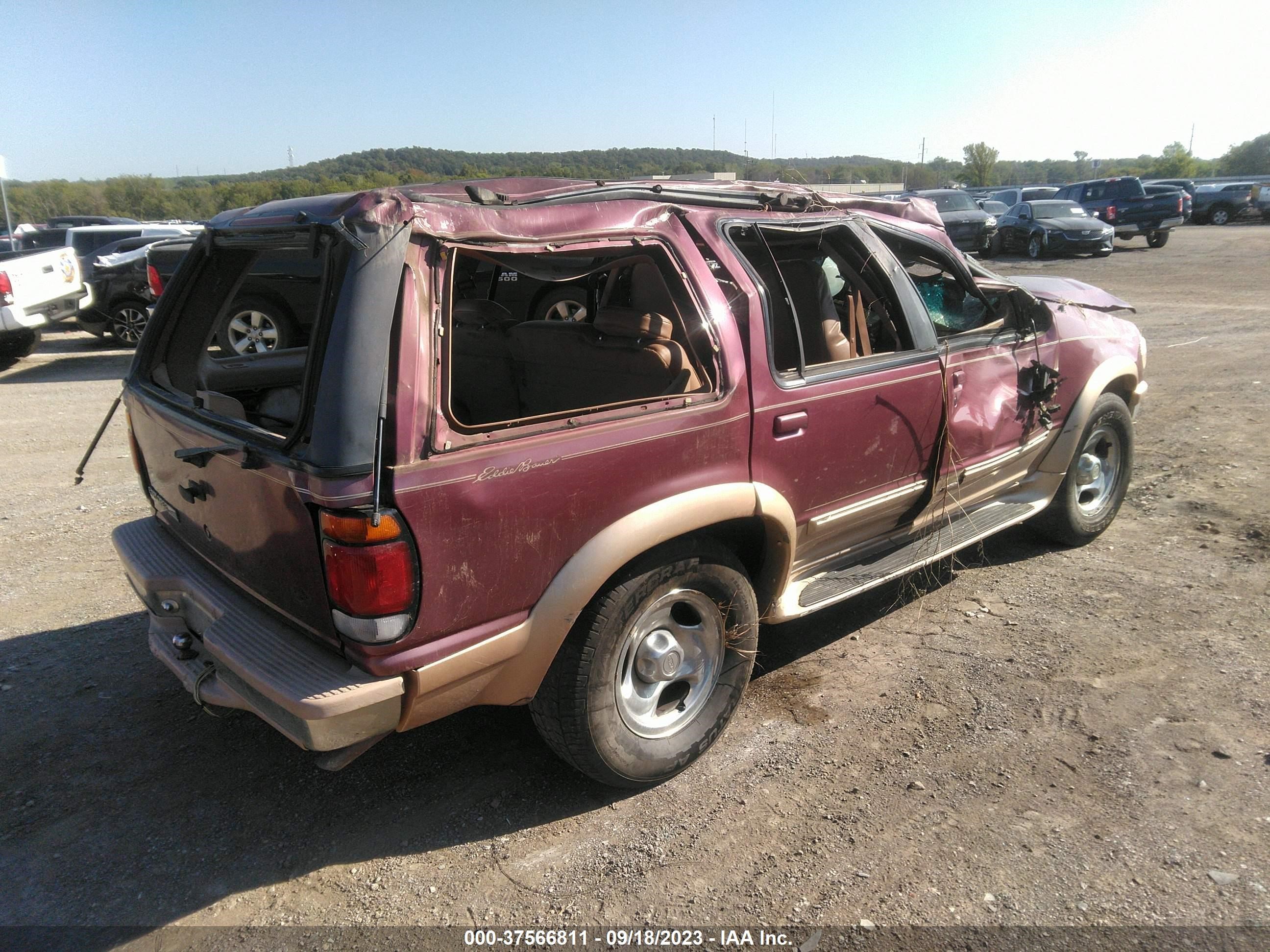 Photo 3 VIN: 1FMDU34X6TUA65510 - FORD EXPLORER 