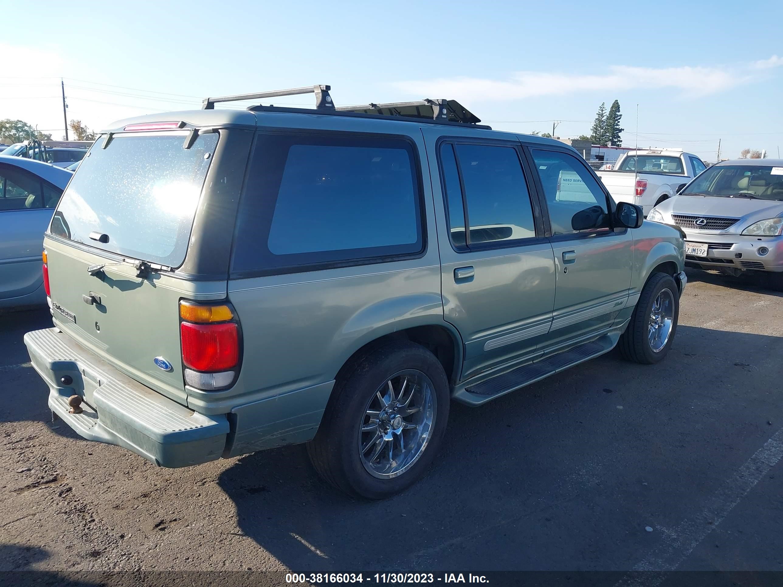 Photo 3 VIN: 1FMDU34X7TZA11135 - CHEVROLET SILVERADO 