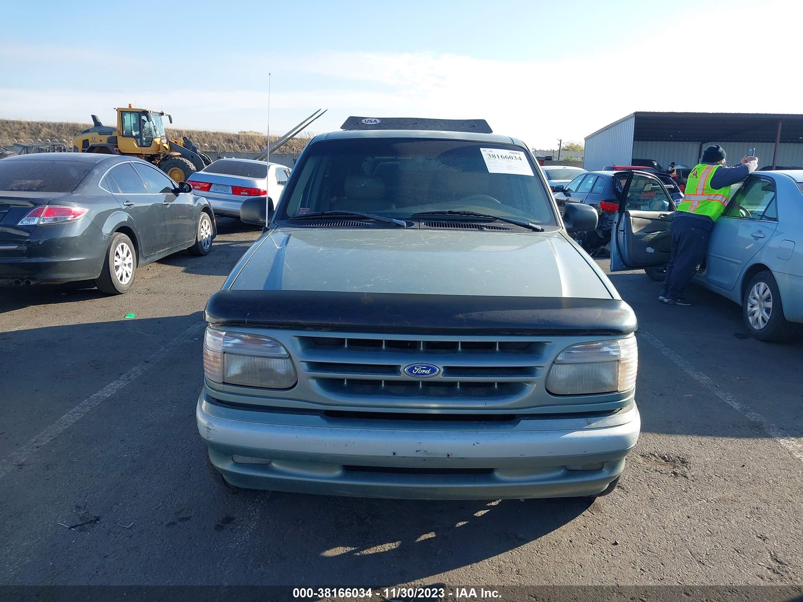 Photo 5 VIN: 1FMDU34X7TZA11135 - CHEVROLET SILVERADO 