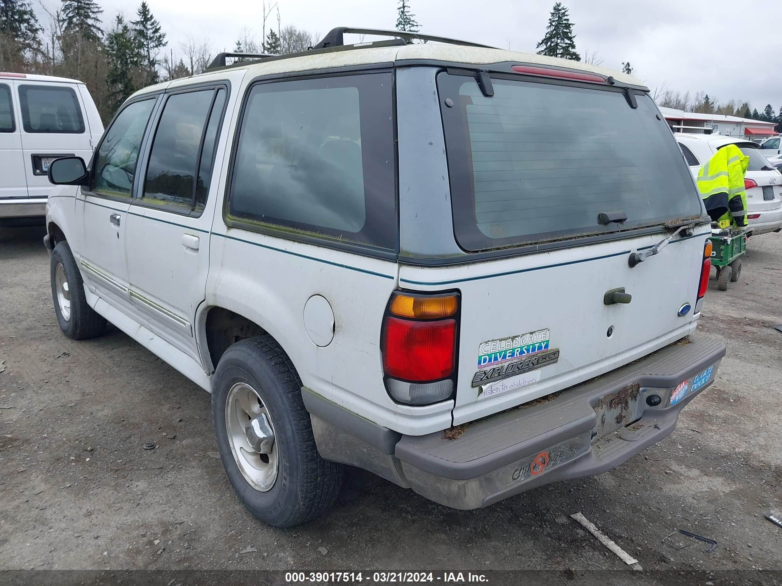 Photo 2 VIN: 1FMDU34XXSUA43816 - FORD EXPLORER 