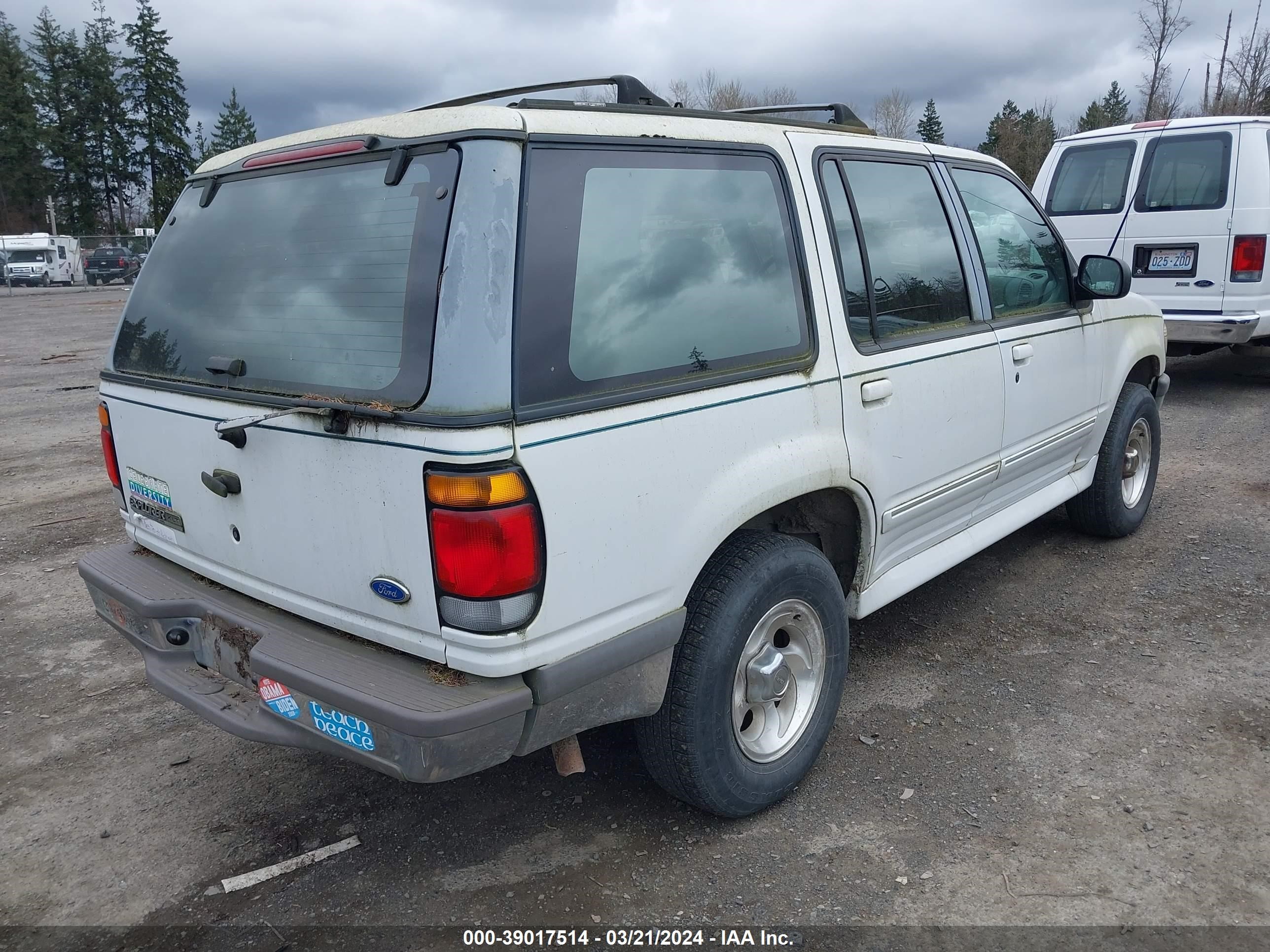 Photo 3 VIN: 1FMDU34XXSUA43816 - FORD EXPLORER 