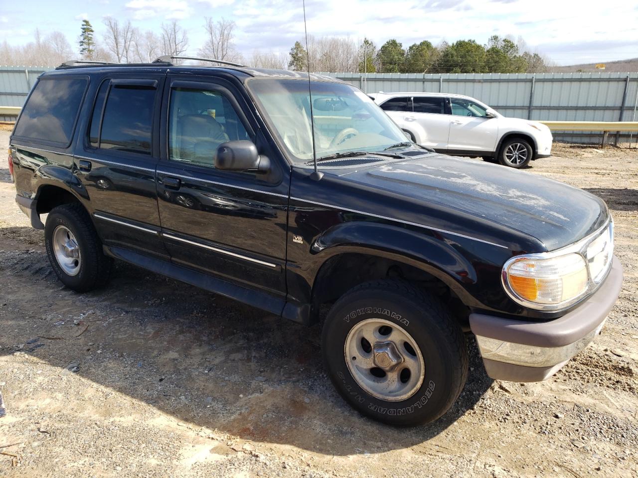 Photo 3 VIN: 1FMDU35P4VUD15019 - FORD EXPLORER 