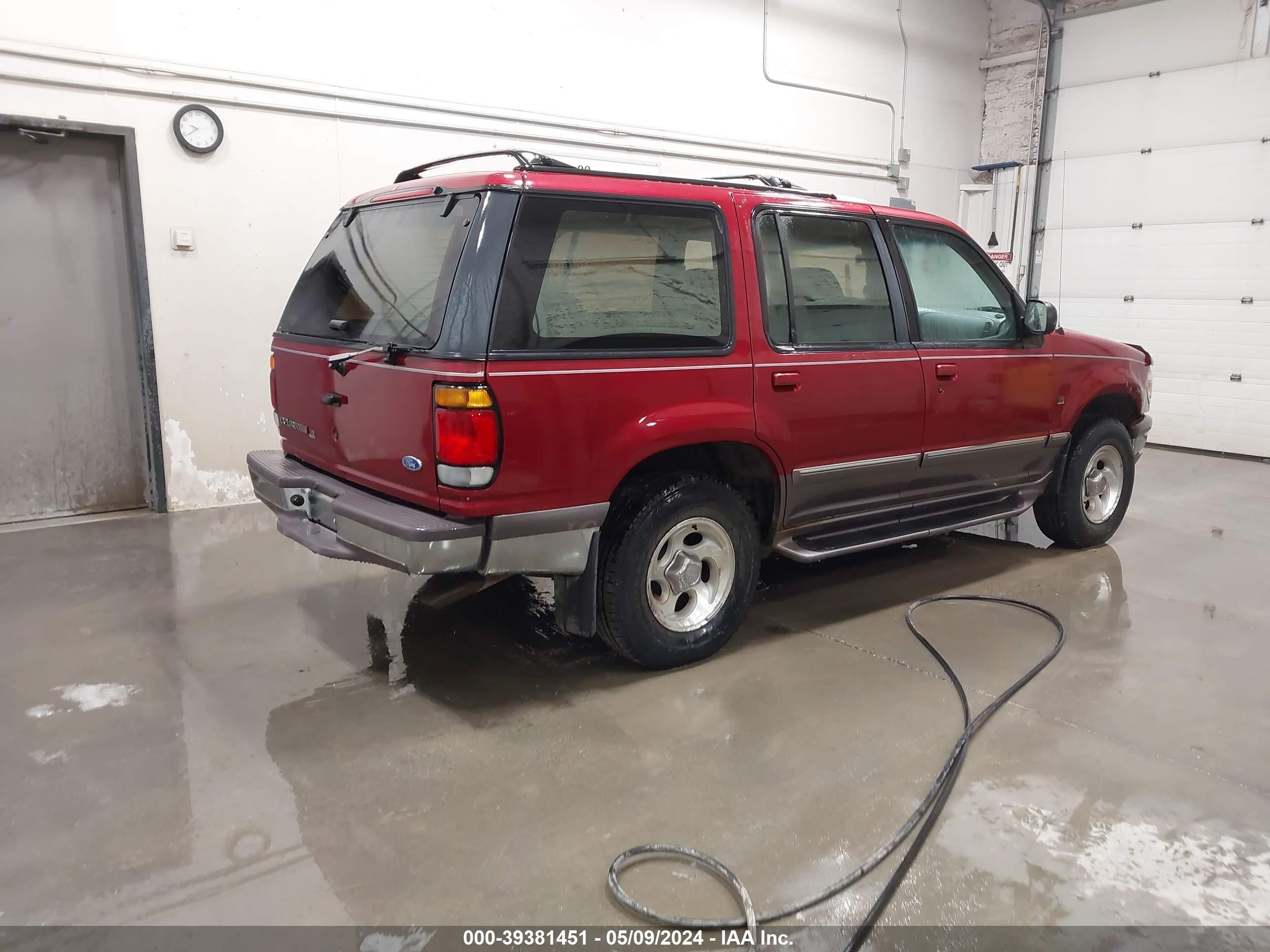 Photo 3 VIN: 1FMDU35P8TUC93619 - FORD EXPLORER 