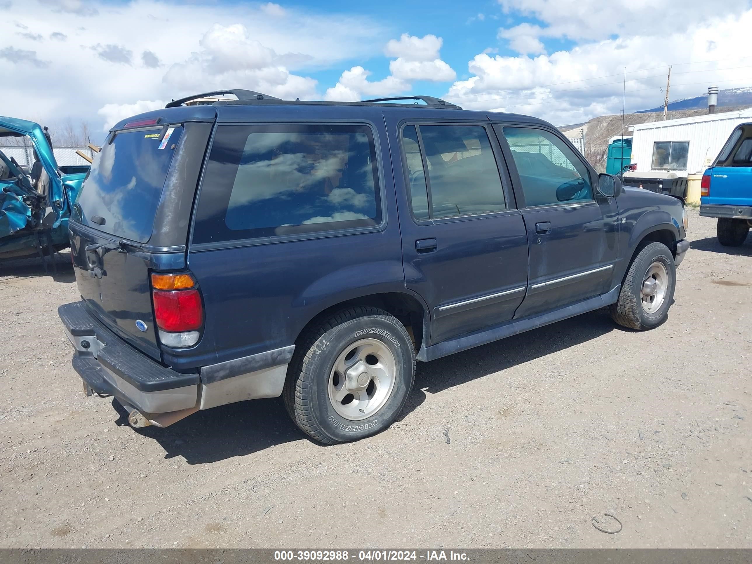 Photo 3 VIN: 1FMDU35P8VUA07108 - FORD EXPLORER 