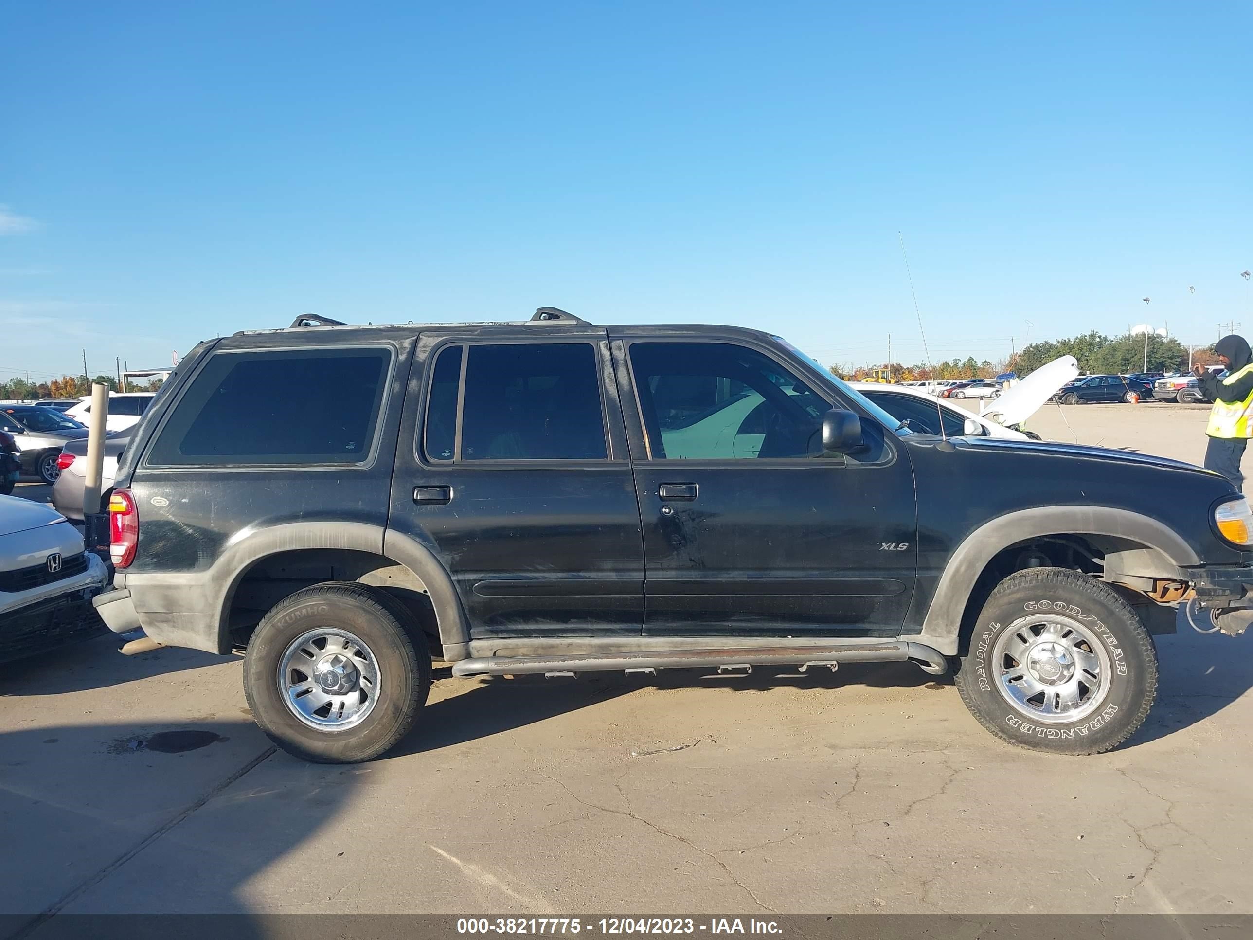 Photo 12 VIN: 1FMDU62XXYZA97309 - FORD EXPLORER 