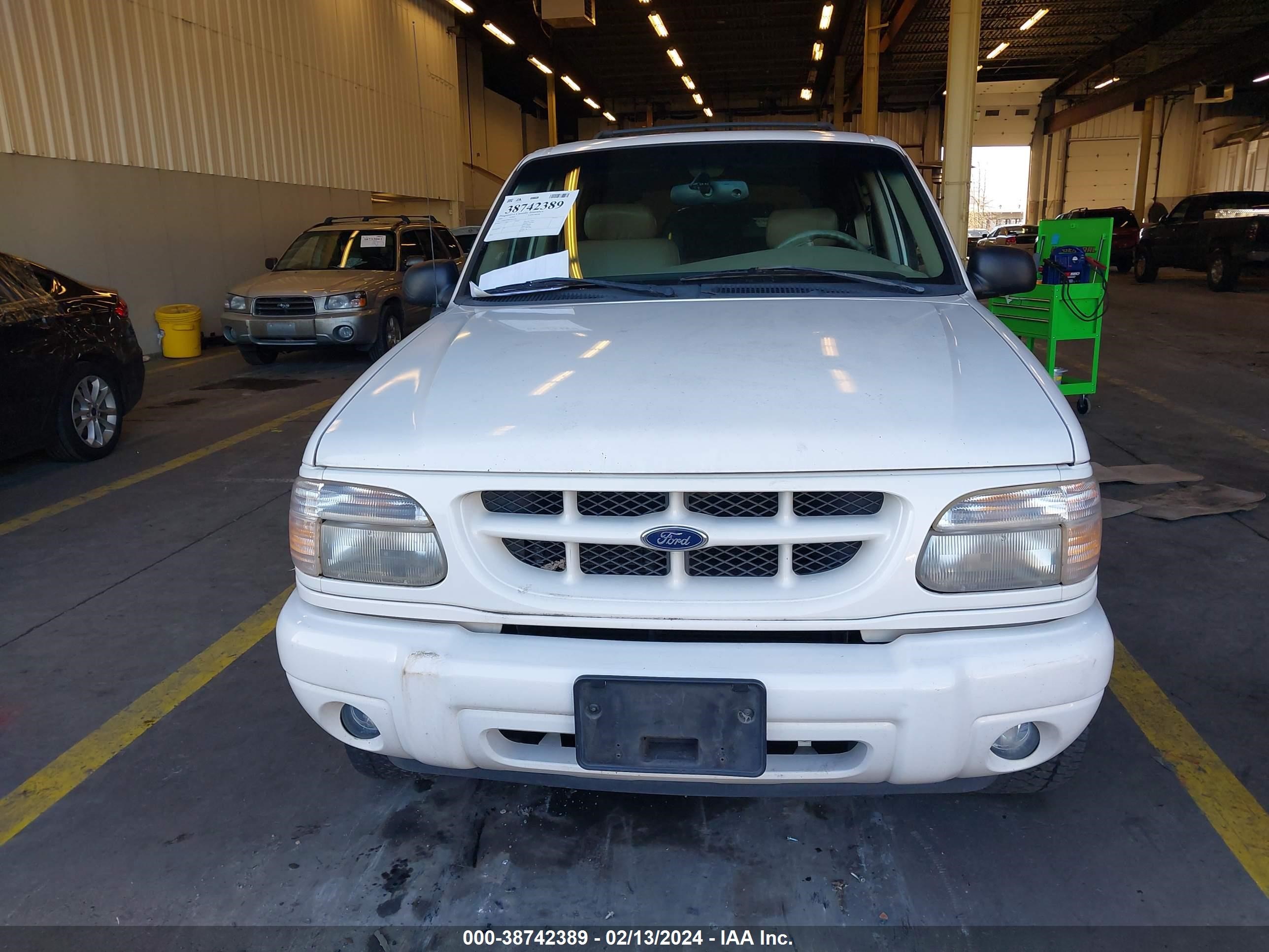 Photo 11 VIN: 1FMDU85P8YZB37104 - FORD EXPLORER 