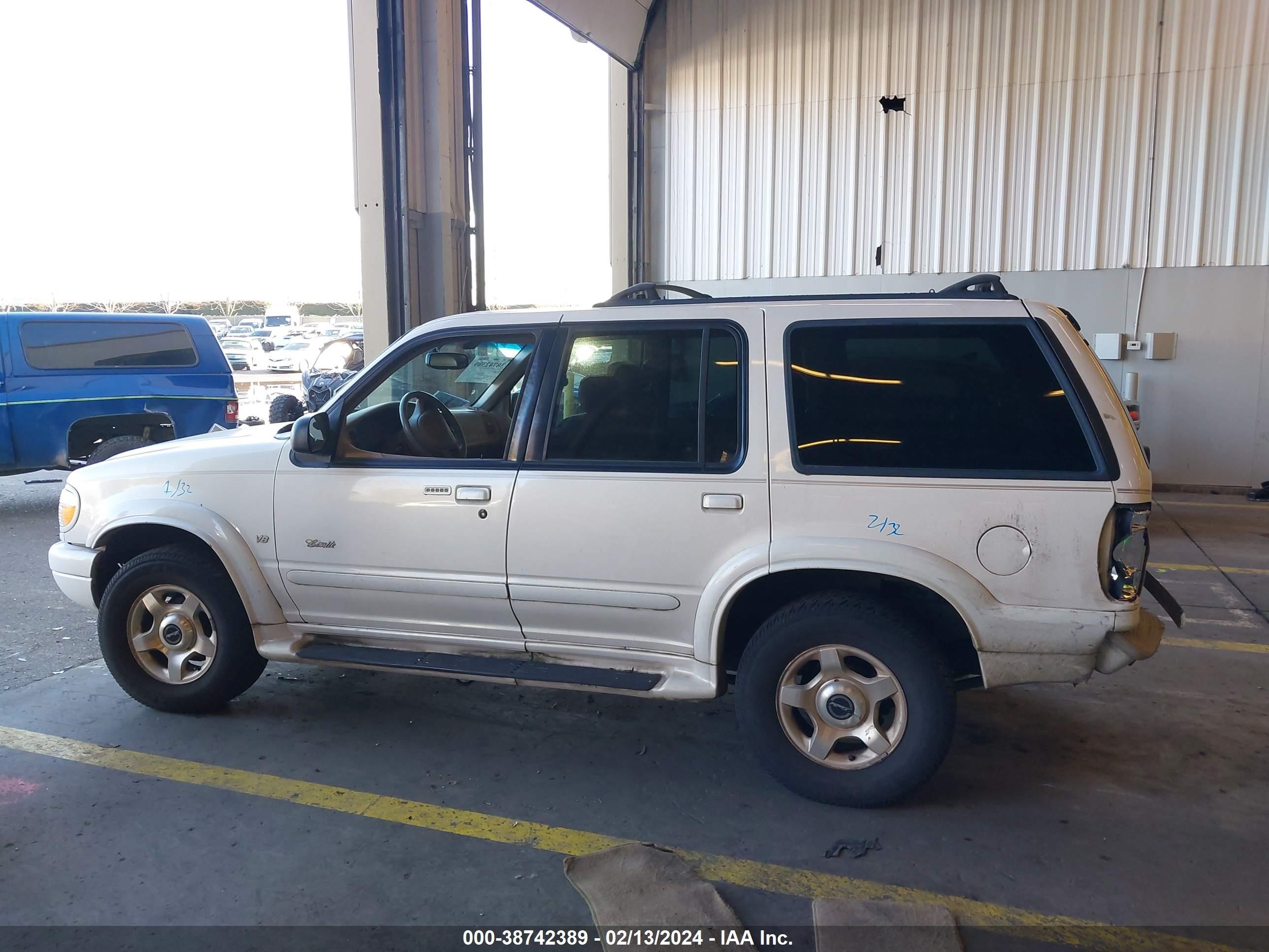 Photo 13 VIN: 1FMDU85P8YZB37104 - FORD EXPLORER 