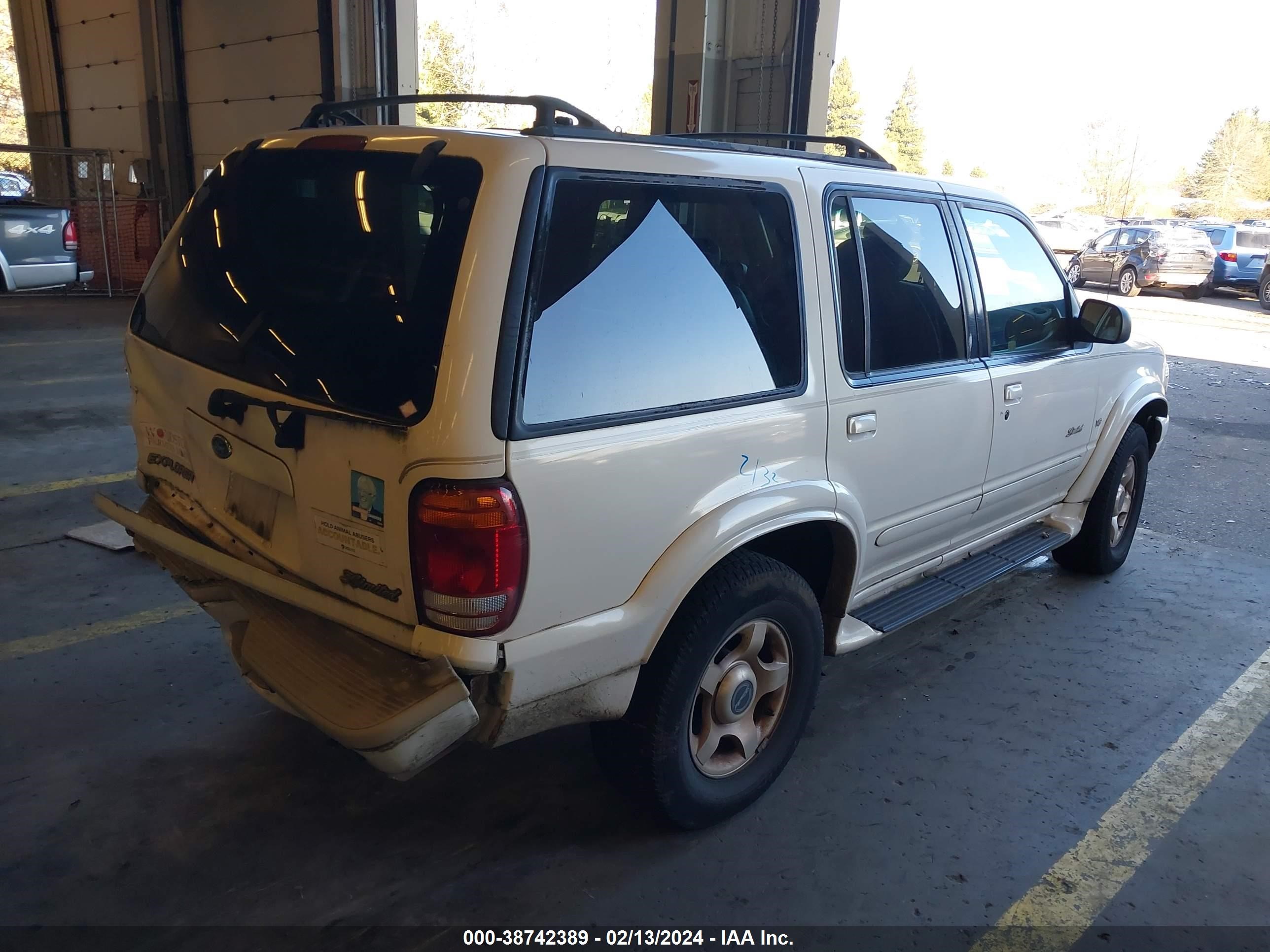 Photo 3 VIN: 1FMDU85P8YZB37104 - FORD EXPLORER 