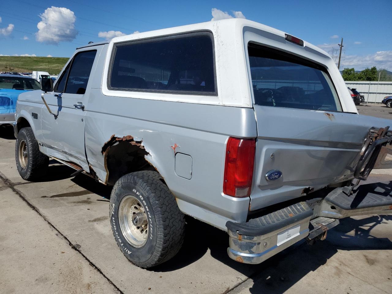 Photo 1 VIN: 1FMEU15H3TLB65957 - FORD BRONCO 