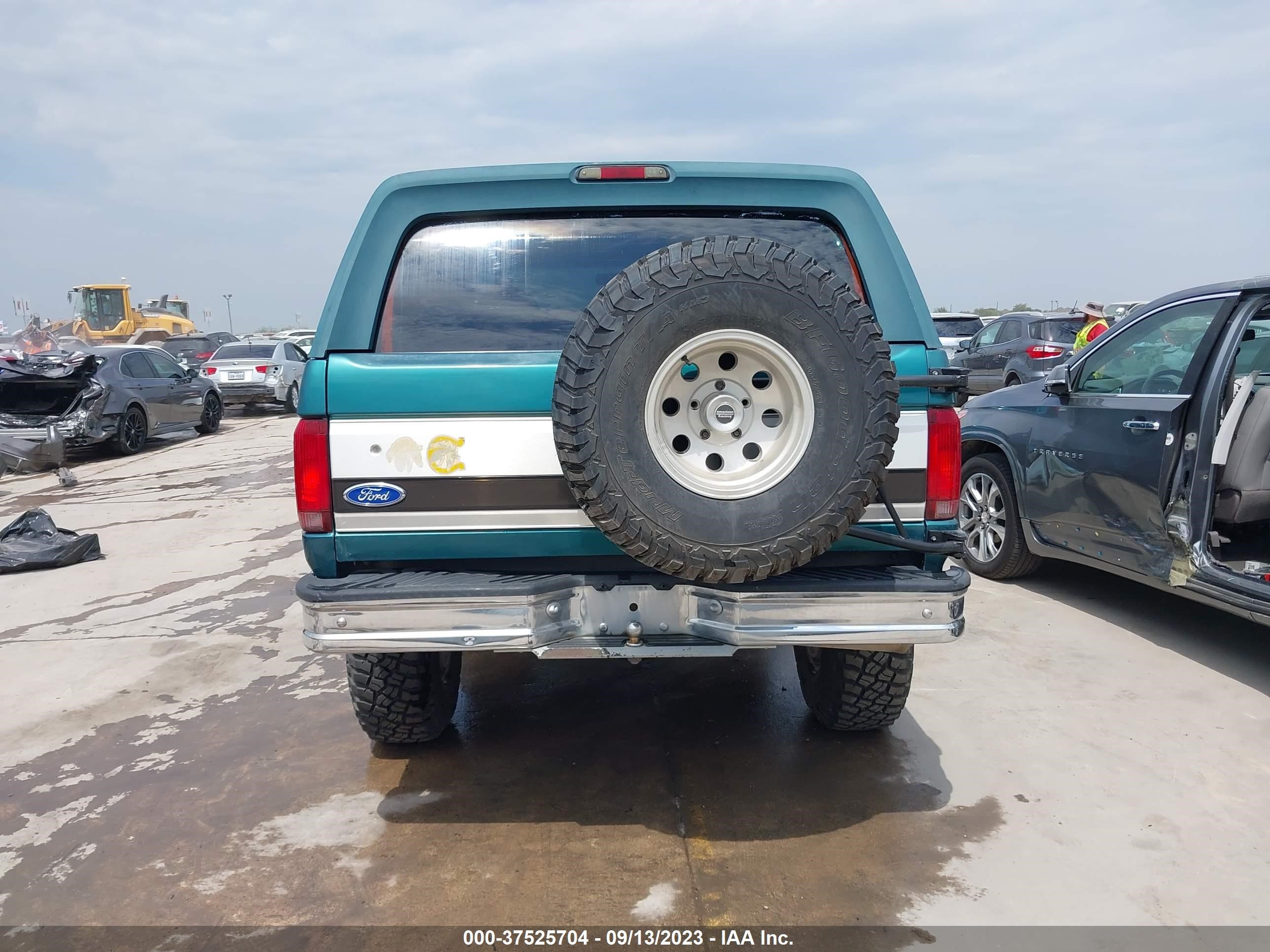 Photo 15 VIN: 1FMEU15H7TLA52240 - FORD BRONCO 