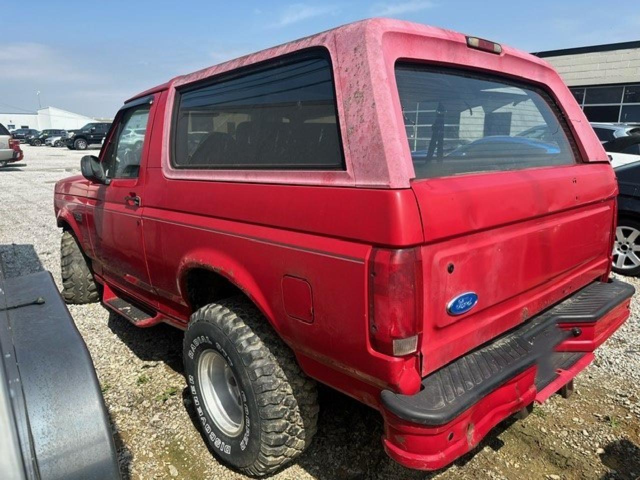 Photo 2 VIN: 1FMEU15H9SLB88674 - FORD BRONCO 