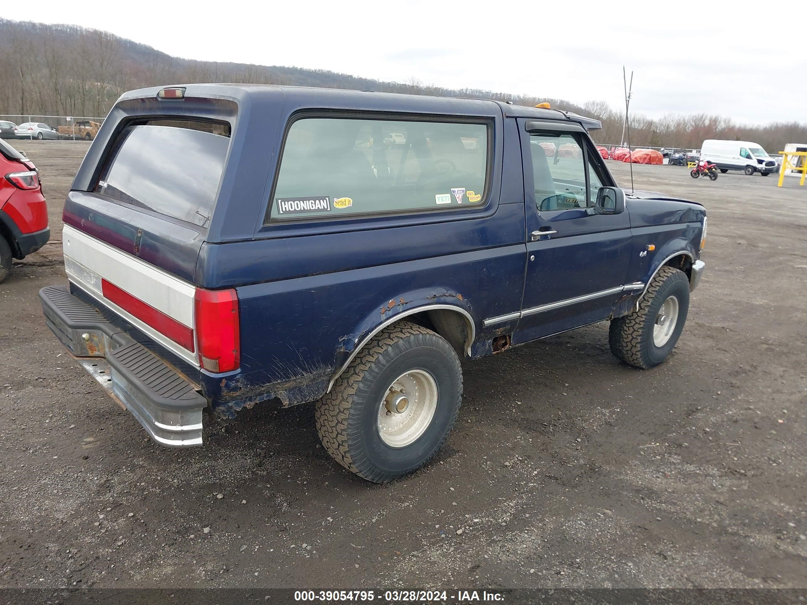 Photo 3 VIN: 1FMEU15HXRLA87167 - FORD BRONCO 